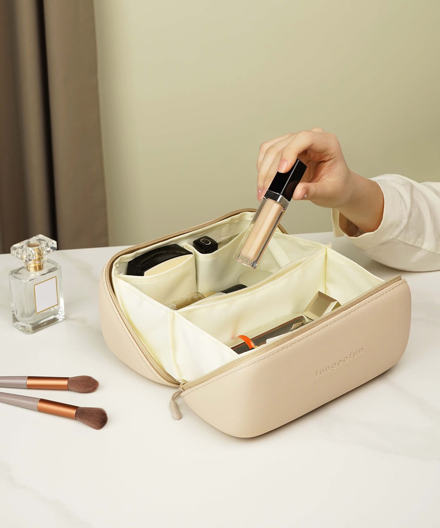 fungoofun「【WEB限定】EVAボックス型マルチポーチ/G-0015 ポーチ 人気 トレンド 売れてる 軽量 柔らかい」|ハンドバッグ|