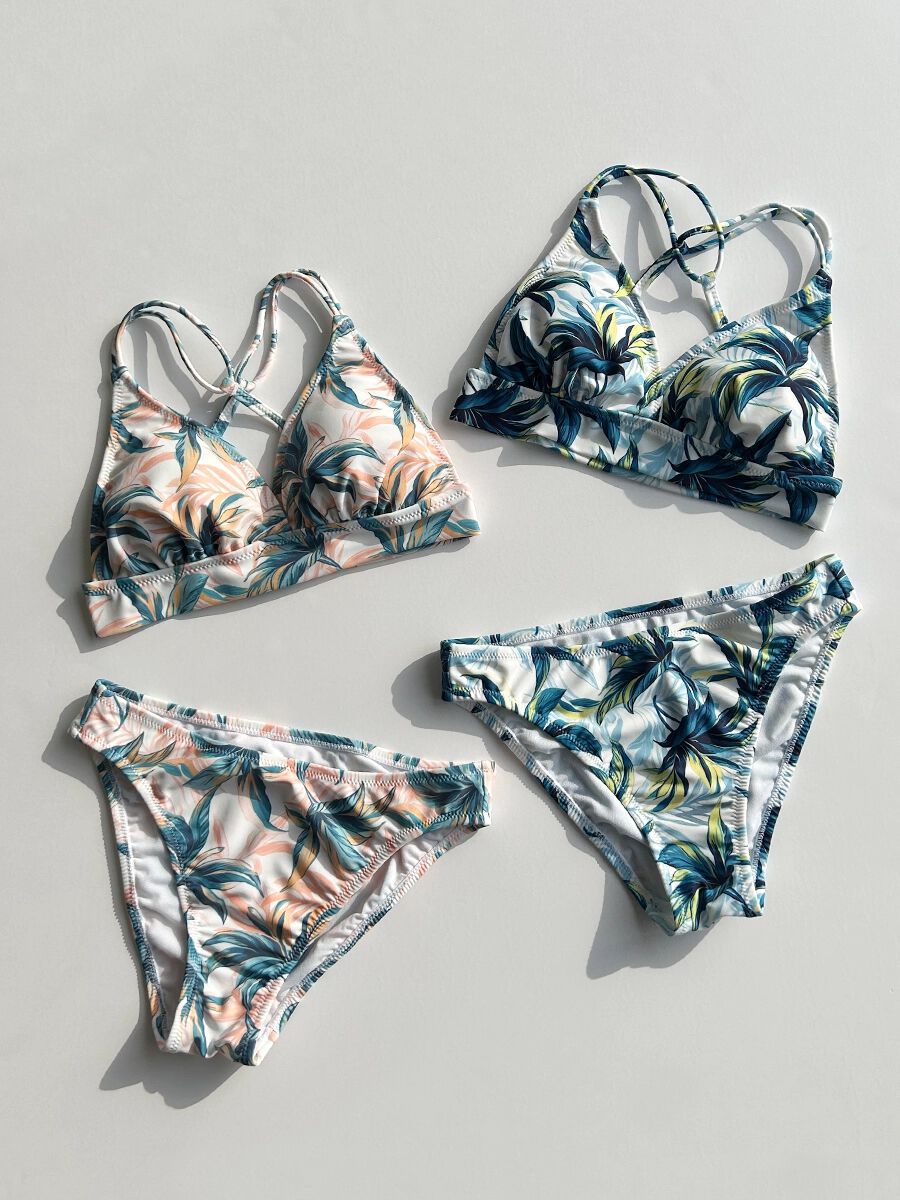 PEAK&PINE「トロピカルリーフ柄ショルダー三角ビキニ」|ビキニ|サックス