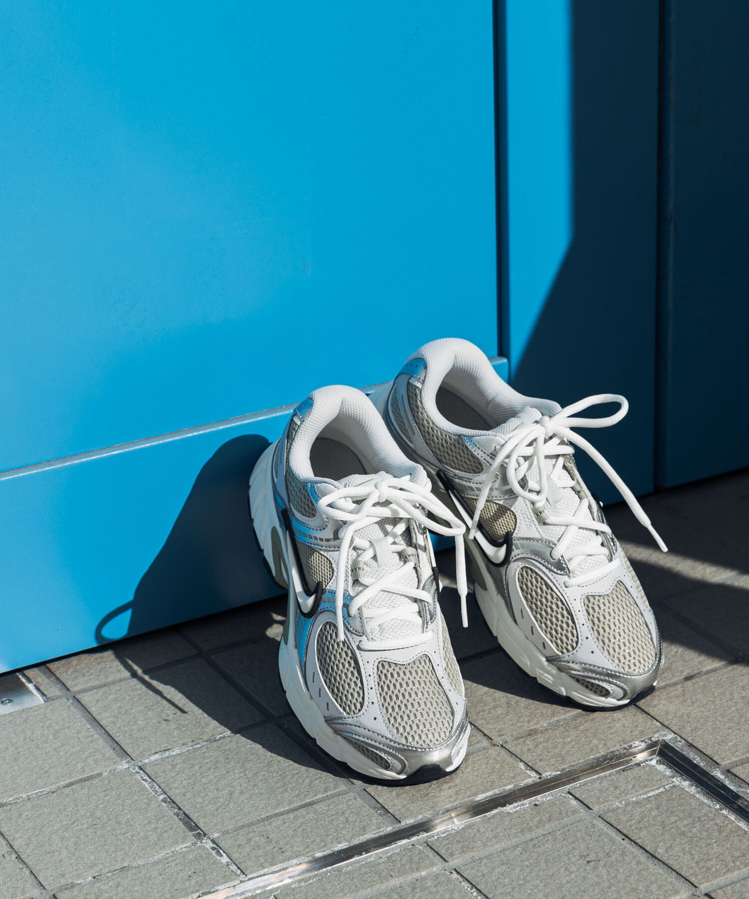 URBAN RESEARCH DOORS「NIKE　V5 RNR」|スニーカー|ベージュ系その他