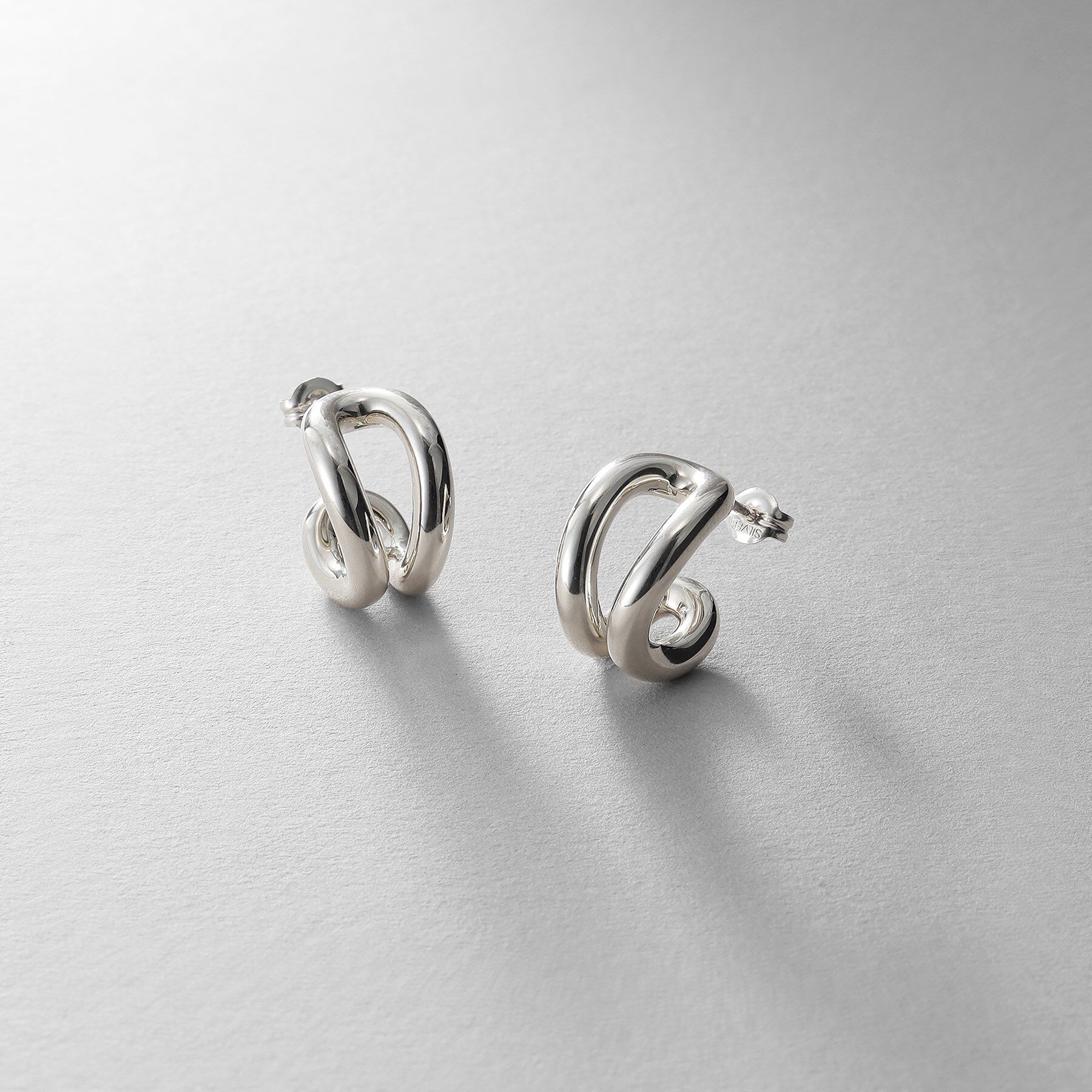 COCOSHNIK ONKITSCH「シルバー スモールフープ ニュアンスループピアス」|ピアス|