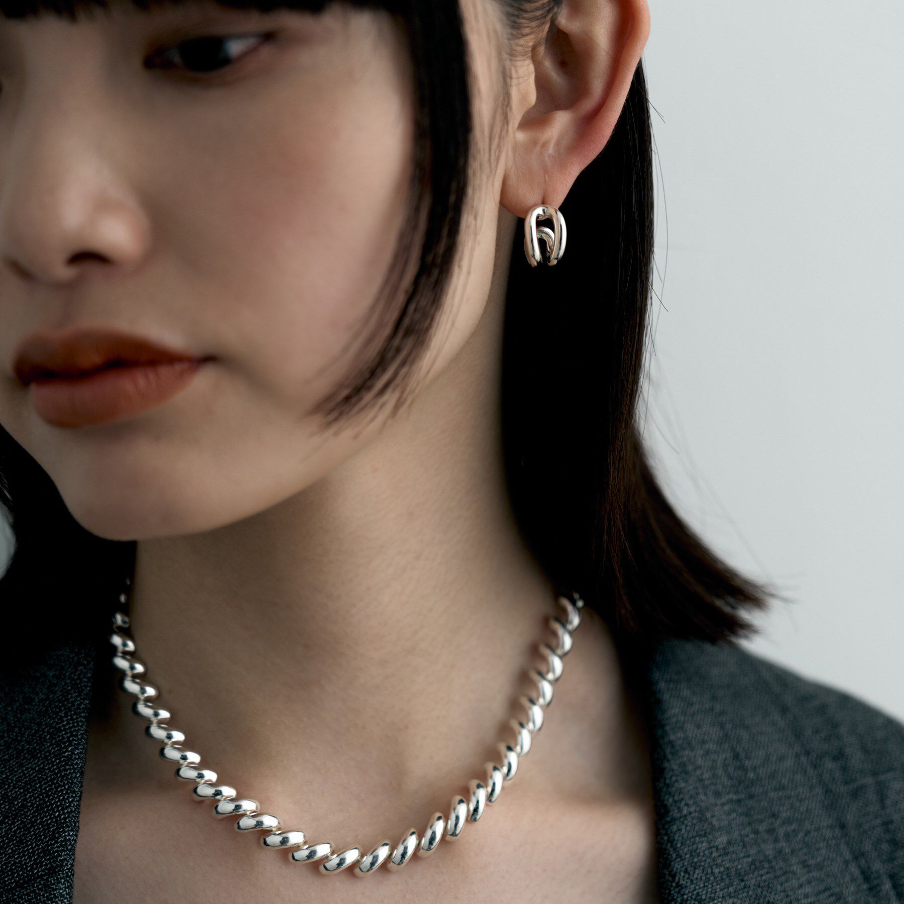 COCOSHNIK ONKITSCH「シルバー スモールフープ ニュアンスループピアス」|ピアス|