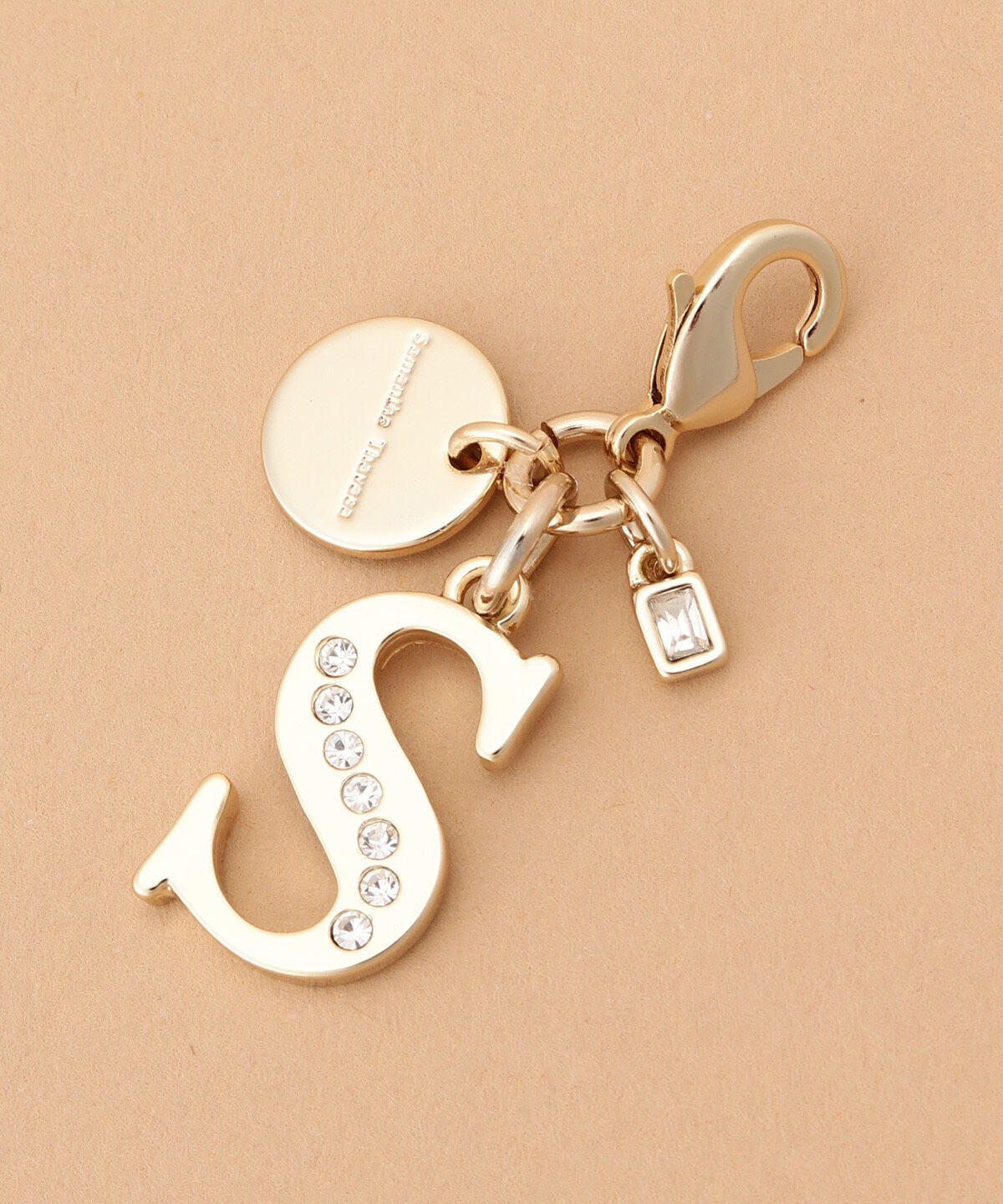 Samantha Thavasa「ビジューシンプルイニシャルファスナーチャーム(S)」|チャーム・キーホルダー|ゴールド