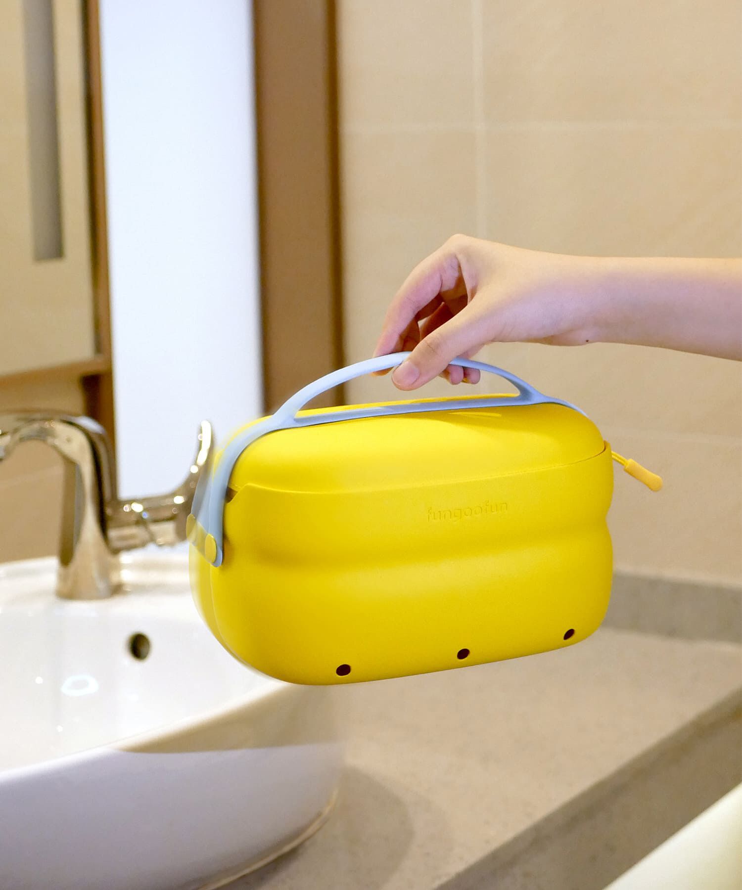 fungoofun「【WEB限定】EVA2in1マルチポーチ/G-0014 人気 トレンド 売れてる 柔らかい」|ハンドバッグ|