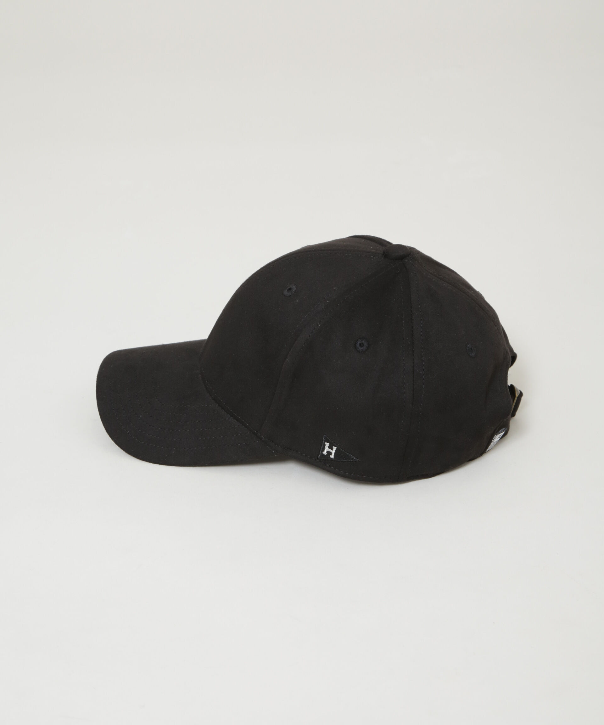 nano･universe「Healthknit/別注 フェイクスエードペナント刺繍キャップ」|キャップ・キャスケット|