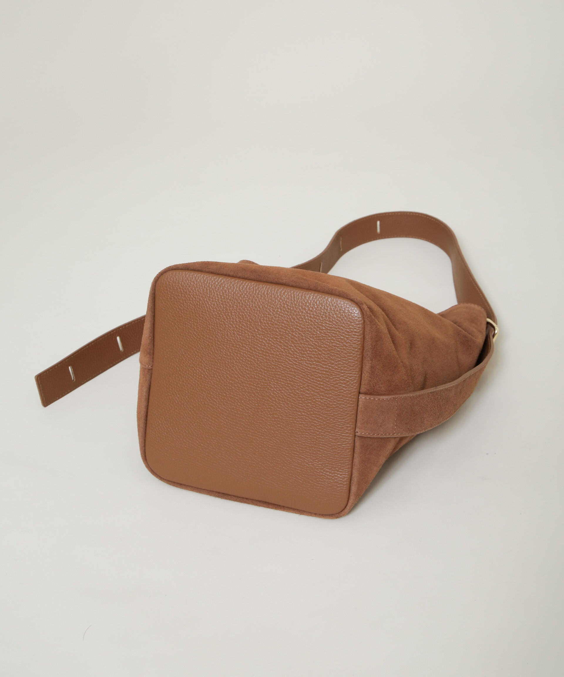 nano･universe「AULENTTI/スエードワンショルダーバッグ」|ショルダー・メッセンジャー|