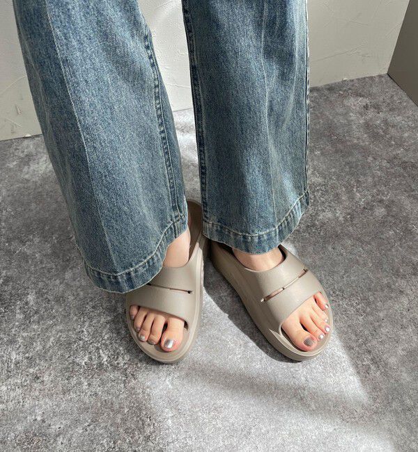 fredy emue「【OOFOS / ウーフォス】 OOmegaOOahh」|サンダル|