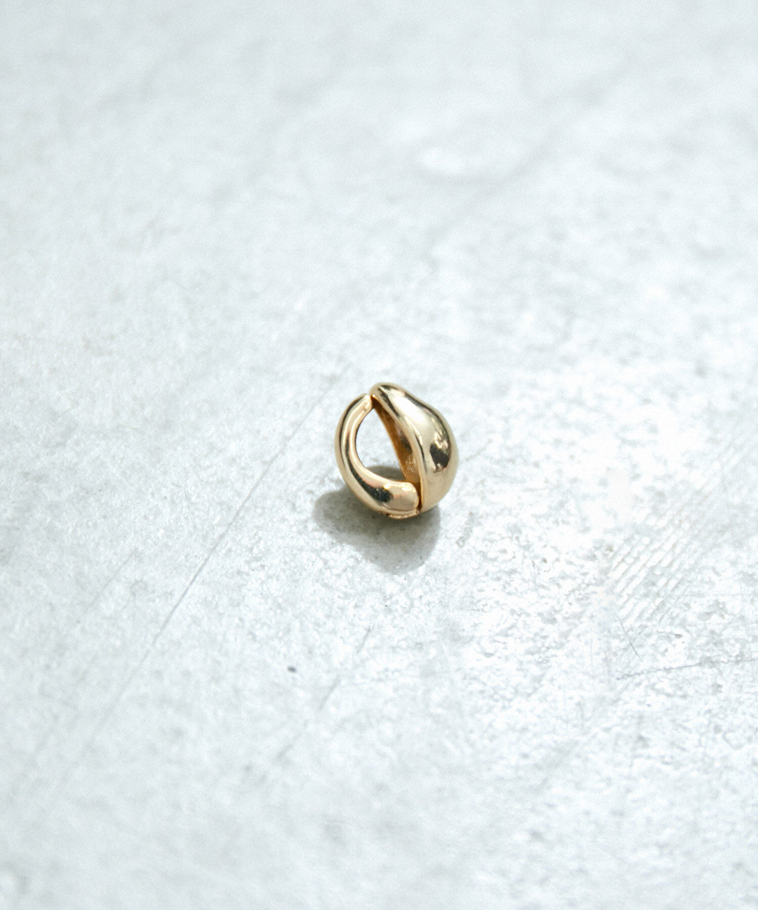 ADAM ET ROPE'「ビーンイヤリング」|イヤリング|