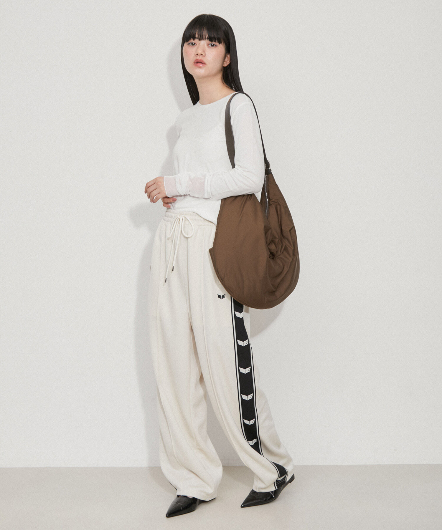 ADAM ET ROPE'「【サステナブル・洗える】エアリーシアーカフスカットソー」|Tシャツ・カットソー|