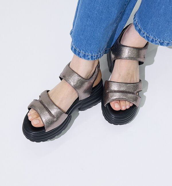 AU BANNISTER「【販売店舗限定】パフィクッションサンダル【予約】」|サンダル|シルバー