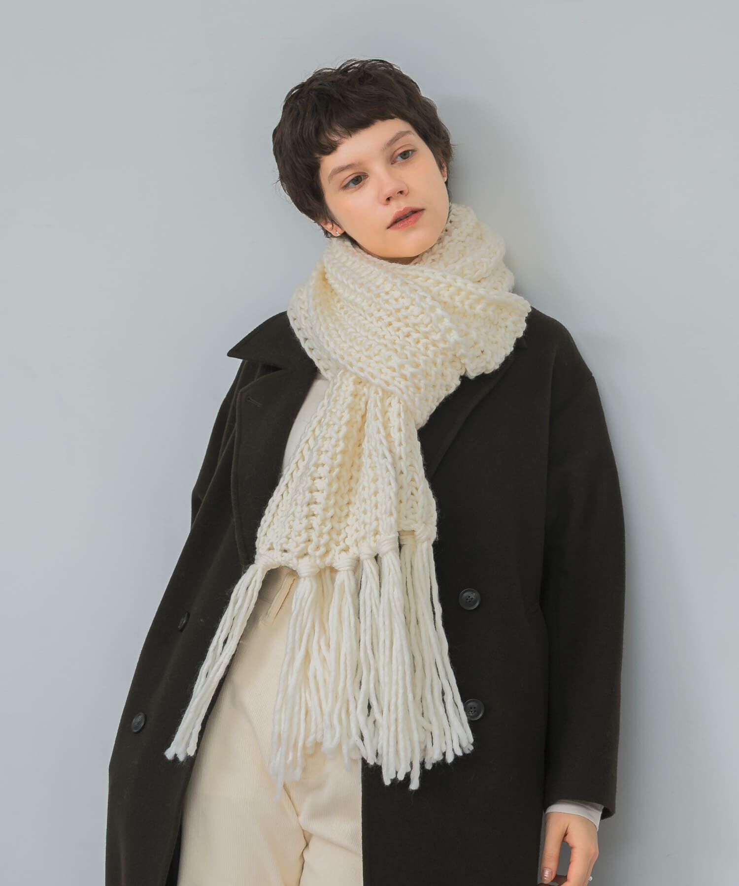 URBAN RESEARCH「Fratelli Talli　フリンジニットマフラー」|マフラー|ホワイト