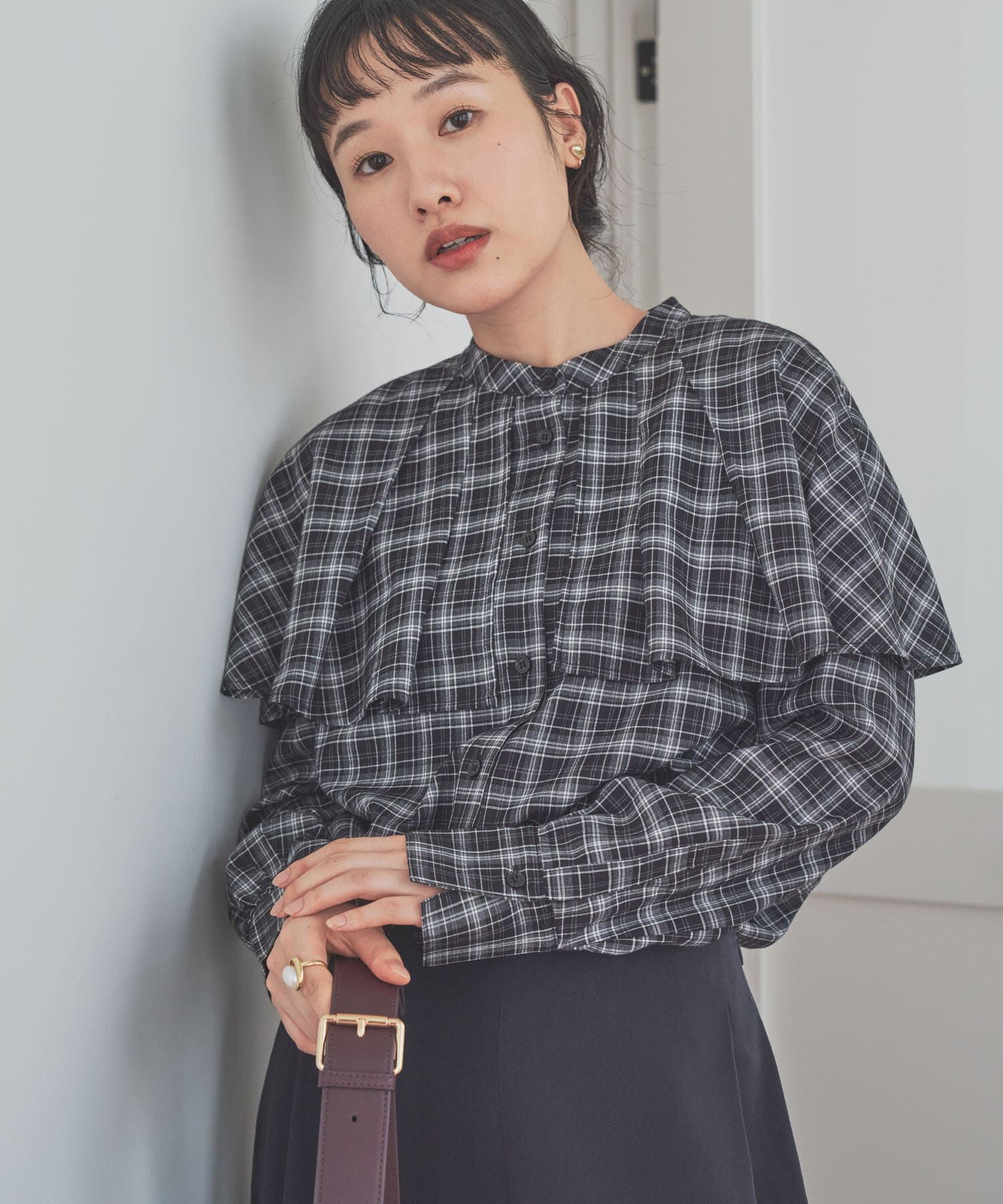 URBAN RESEARCH DOORS「チェックケープフリルブラウス」|シャツ・ブラウス|ブラック