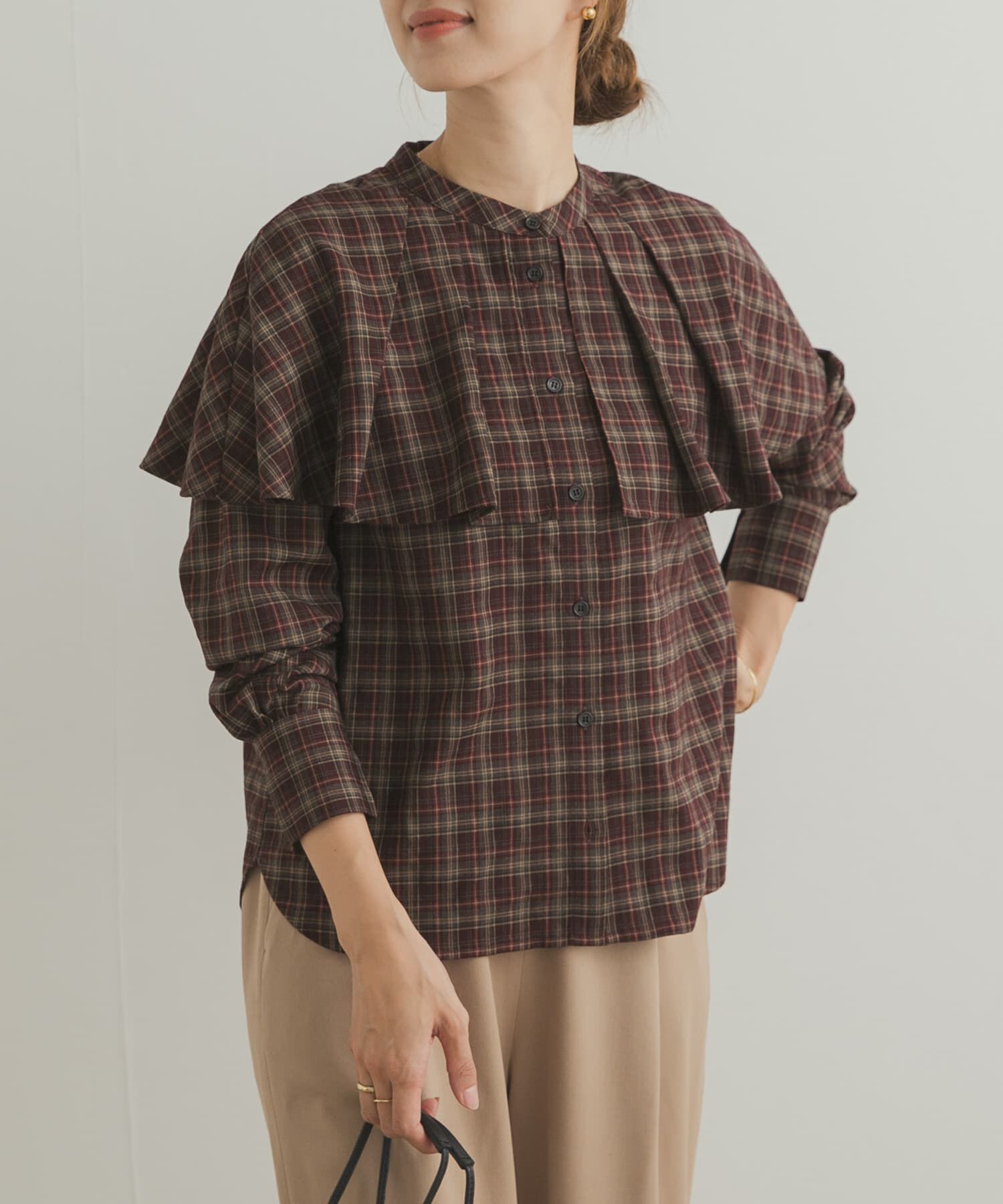 URBAN RESEARCH DOORS「チェックケープフリルブラウス」|シャツ・ブラウス|ブラウン