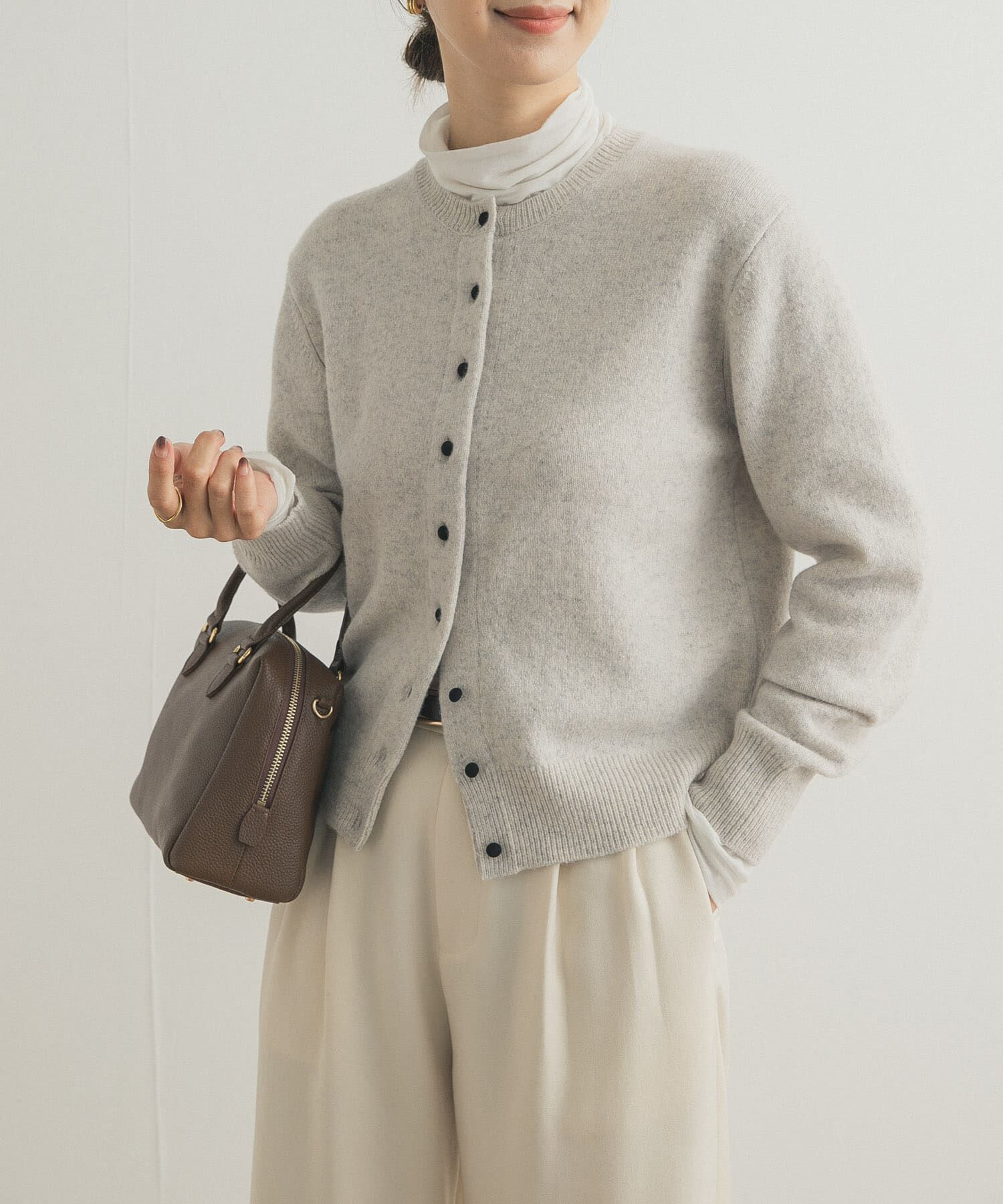 URBAN RESEARCH DOORS「ウールサテン釦コンパクトカーディガン」|カーディガン|ライトグレー