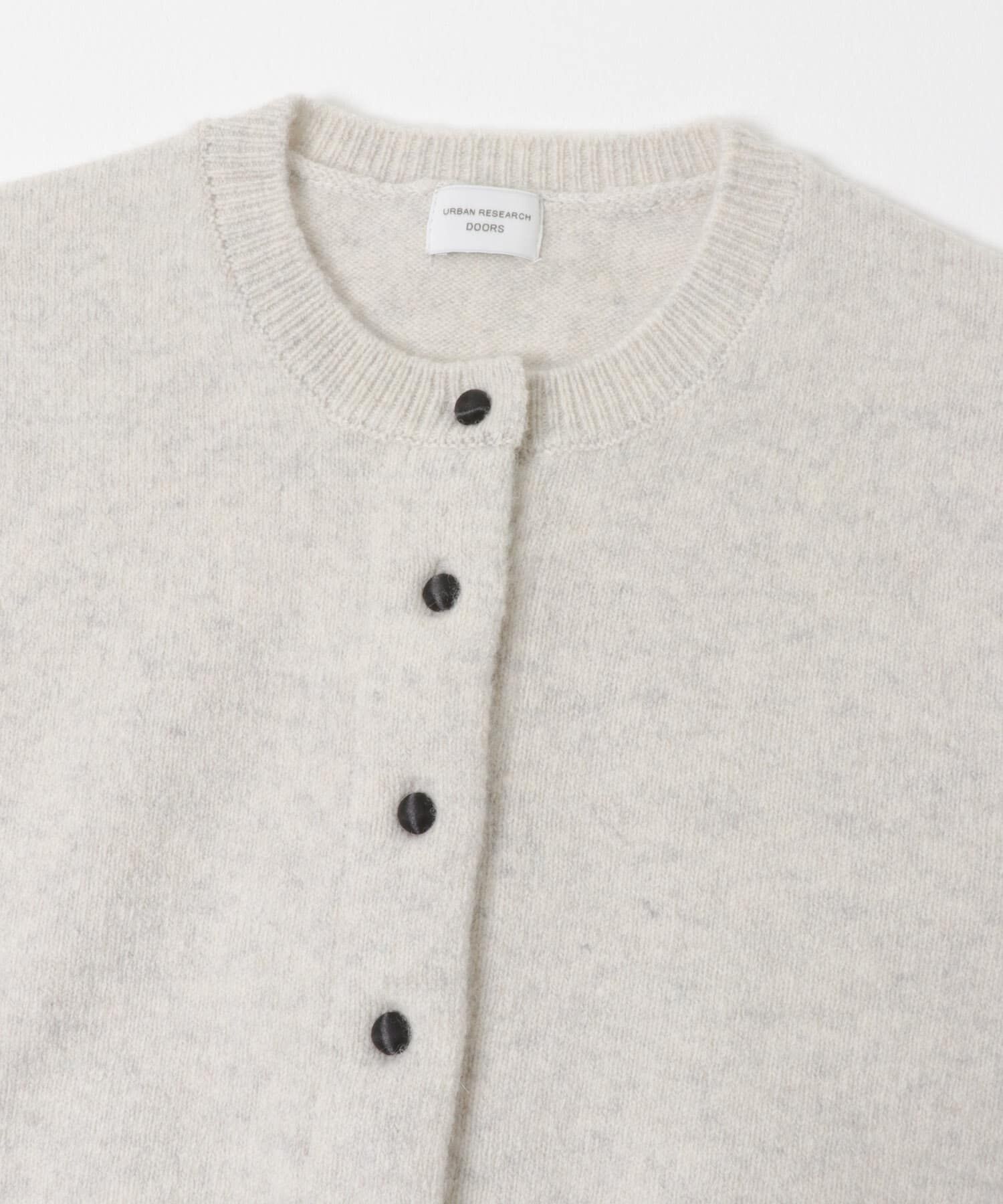URBAN RESEARCH DOORS「ウールサテン釦コンパクトカーディガン」|カーディガン|