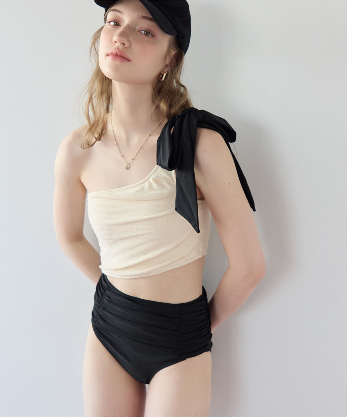 SEA DRESS「ワンショルダーカットアウトワンピース」|ビキニ|ｵﾌﾎﾜｲﾄ/ﾌﾞﾗｯｸ