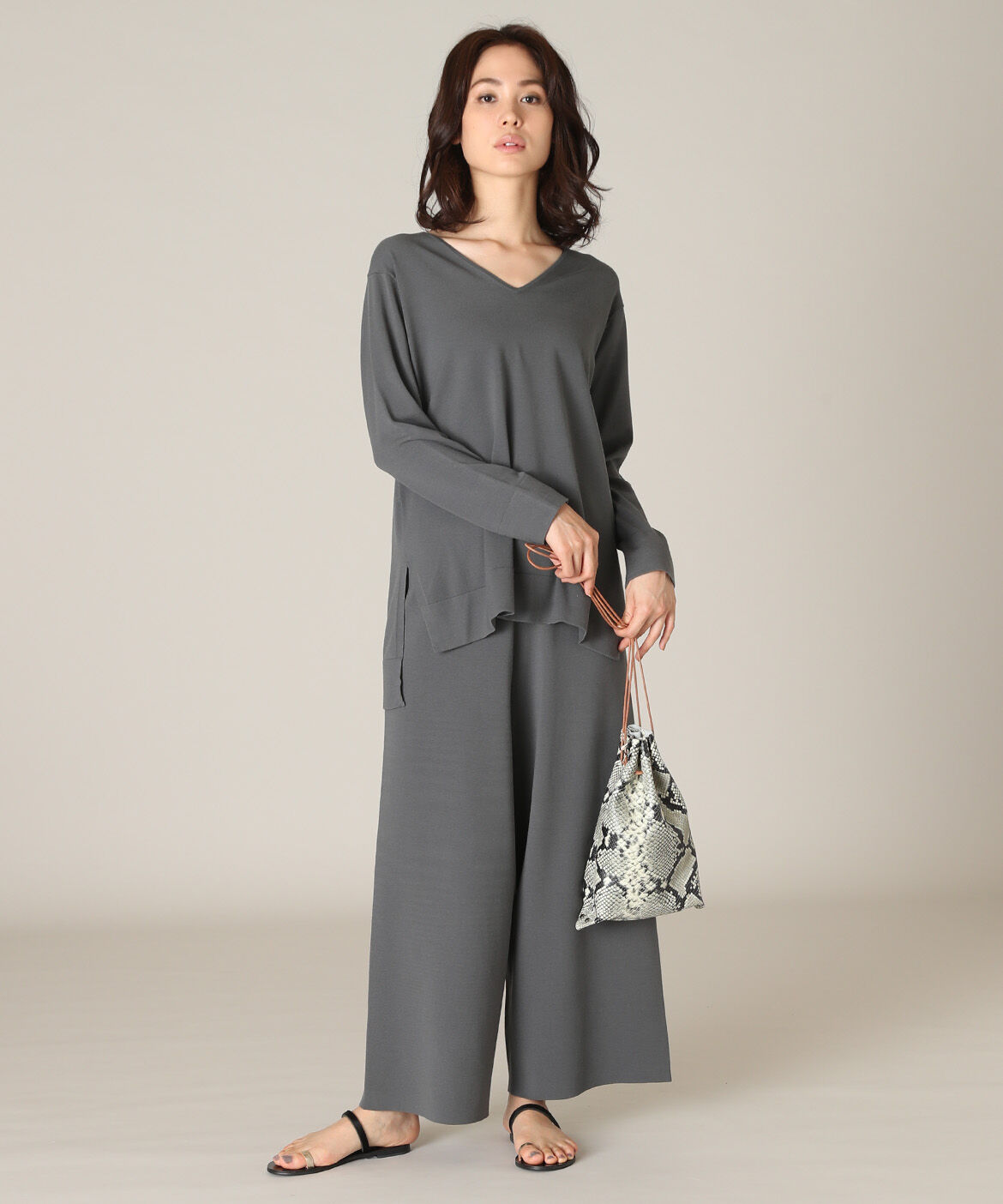 7-IDconcept.「サイドスリットVネックニット」|ニット・セーター|