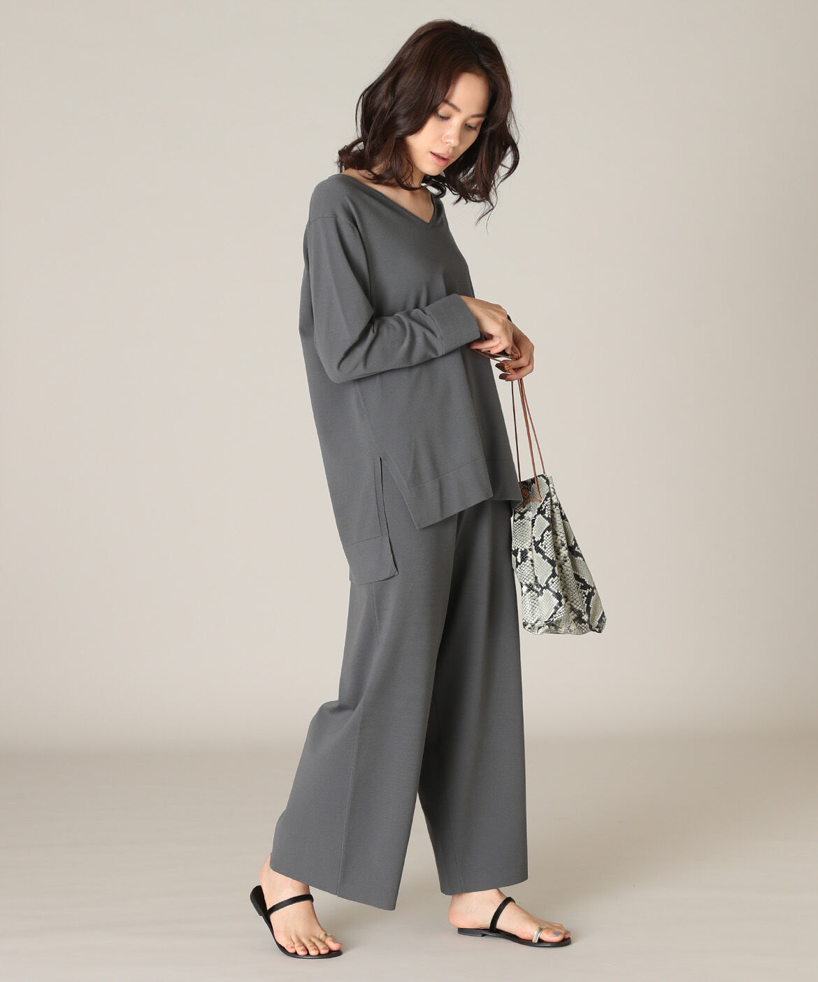 7-IDconcept.「サイドスリットVネックニット」|ニット・セーター|