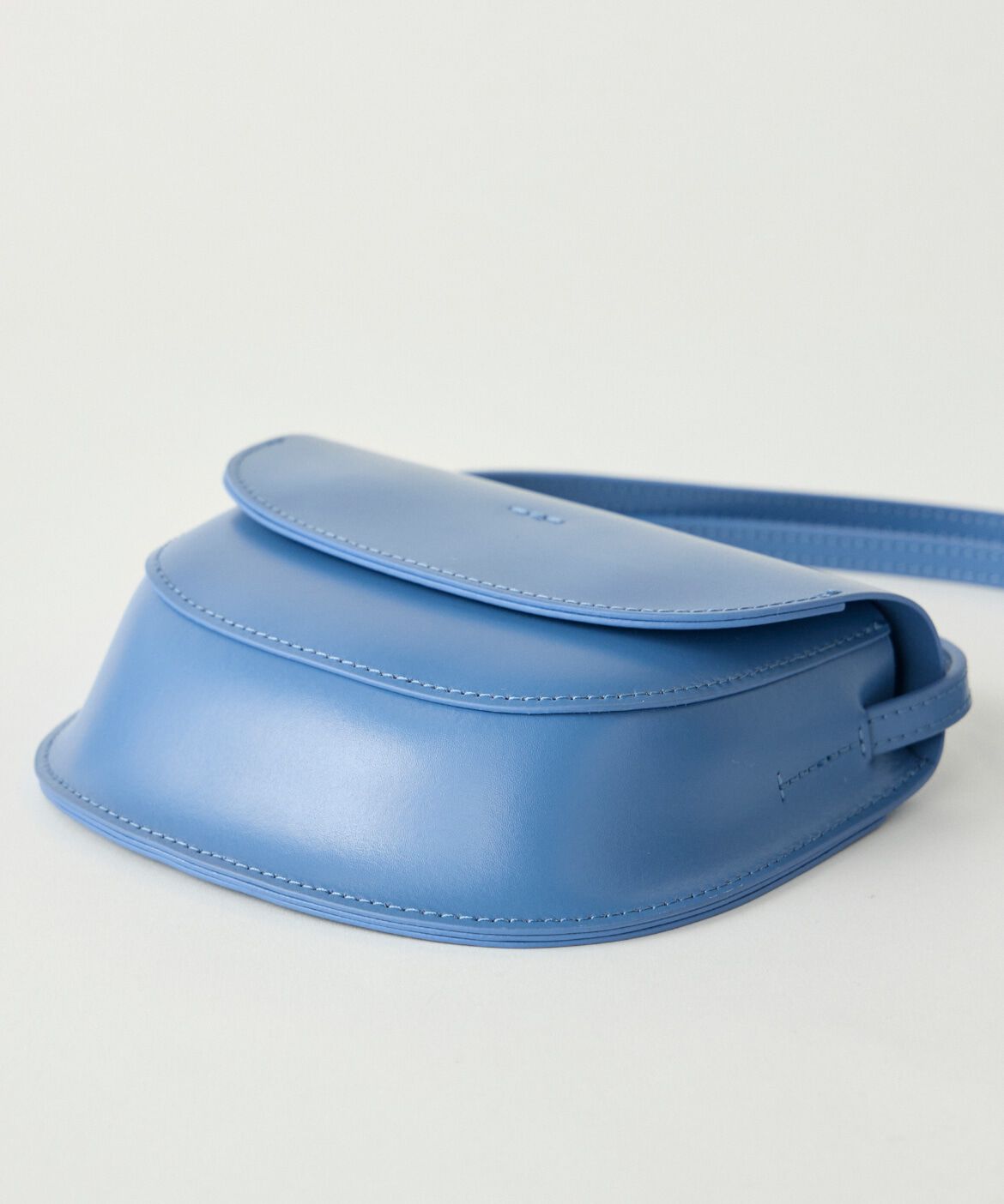 INED「《SUPERIOR CLOSET》ダブルフェイスレザー クロスボディーバッグ《YAHKI》」|ショルダー・メッセンジャー|