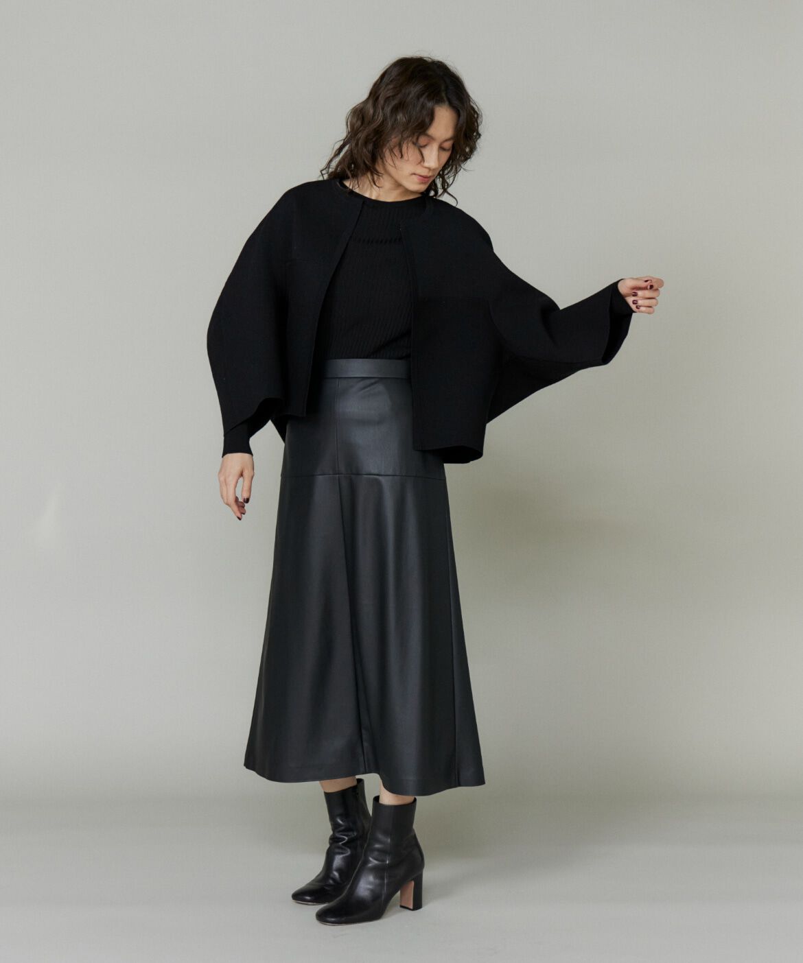 INED「フェイクレザートラペーズスカート」|スカート|