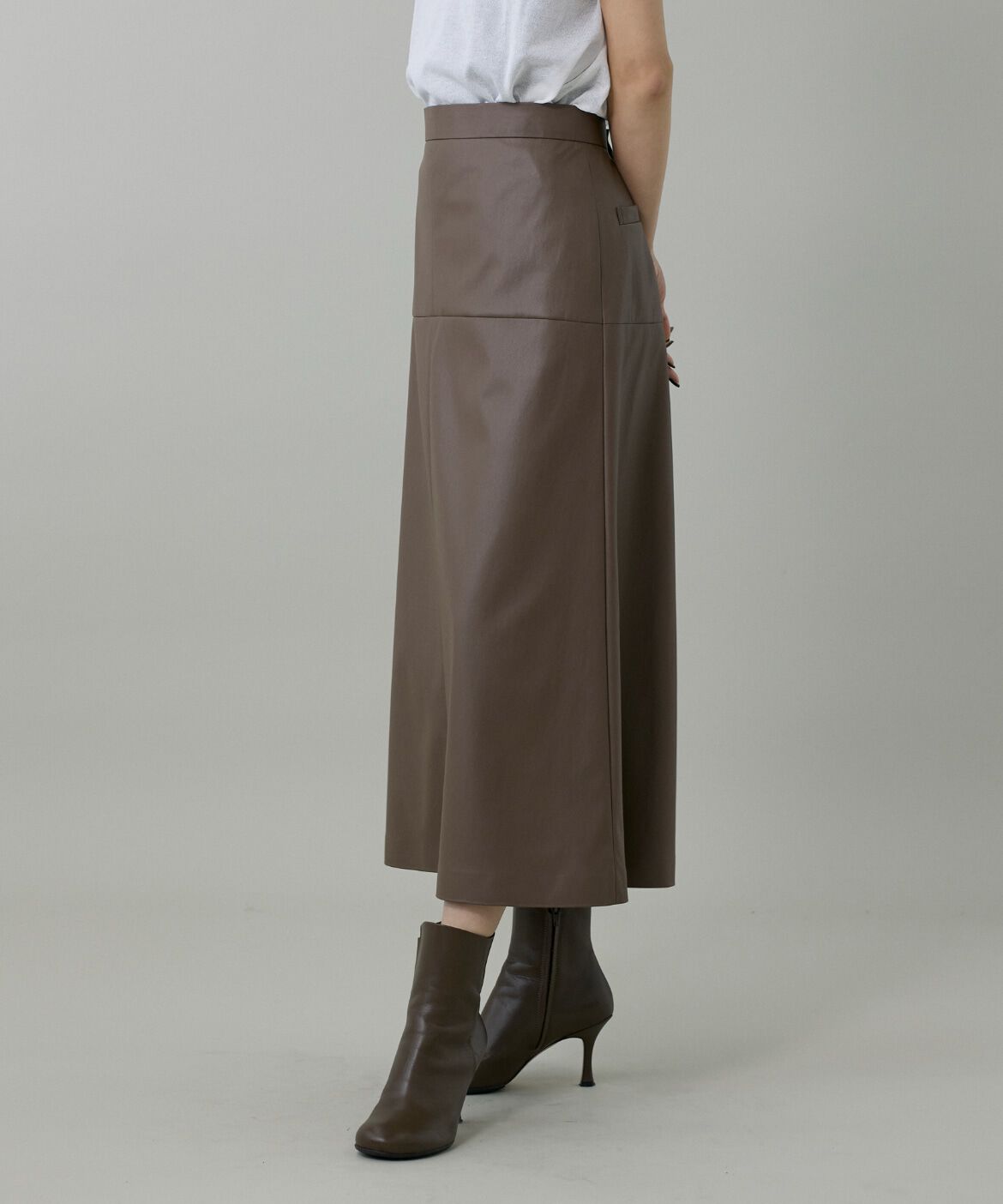 INED「フェイクレザートラペーズスカート」|スカート|