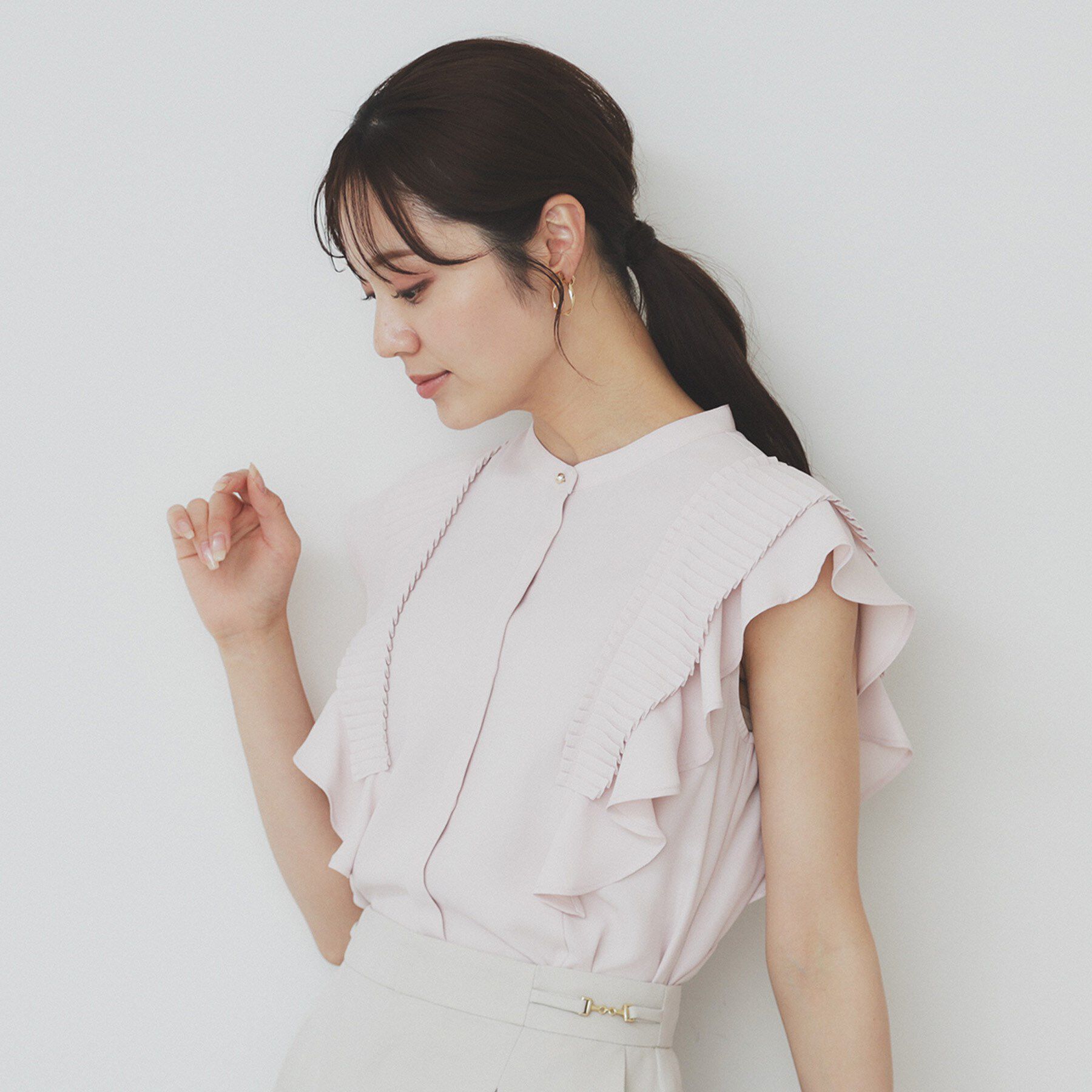 index「プリーツフリルバンドカラーブラウス【洗濯機洗い可/イージーアイロン】」|シャツ・ブラウス|