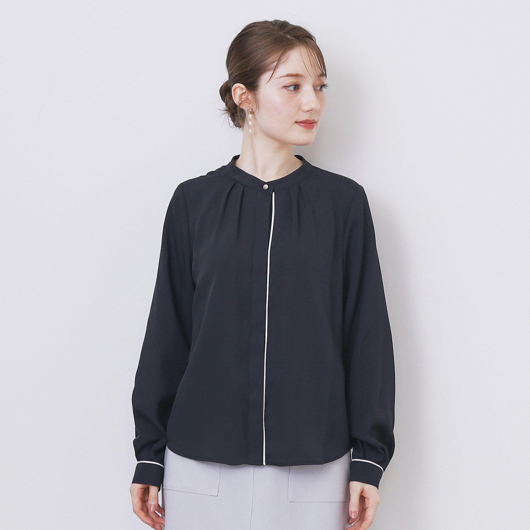 index「タックデザインバンドカラーブラウス【洗濯機OK】」|シャツ・ブラウス|