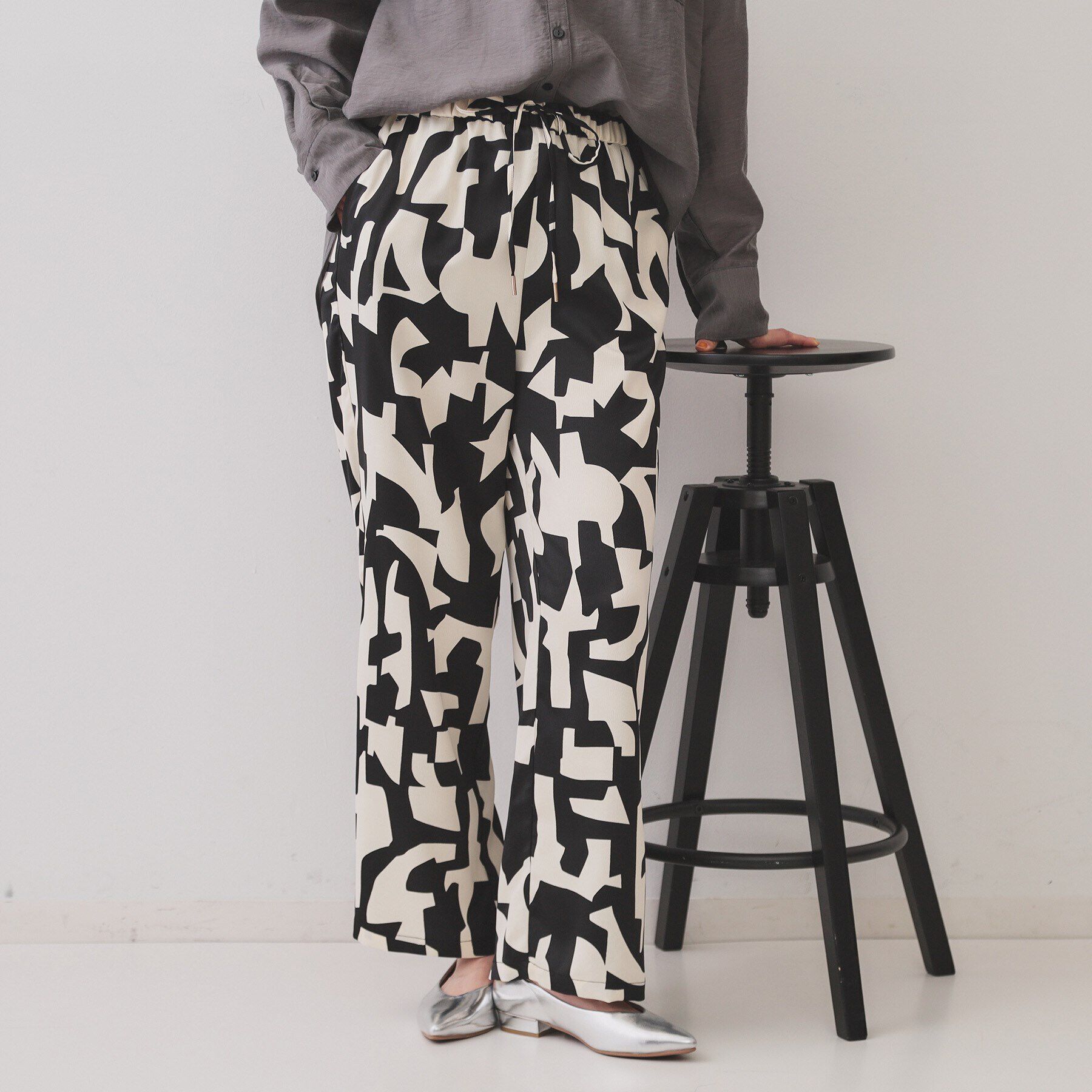 OPAQUE.CLIP「幾何プリントイージーワイドパンツ【洗濯機洗い可】」|その他|