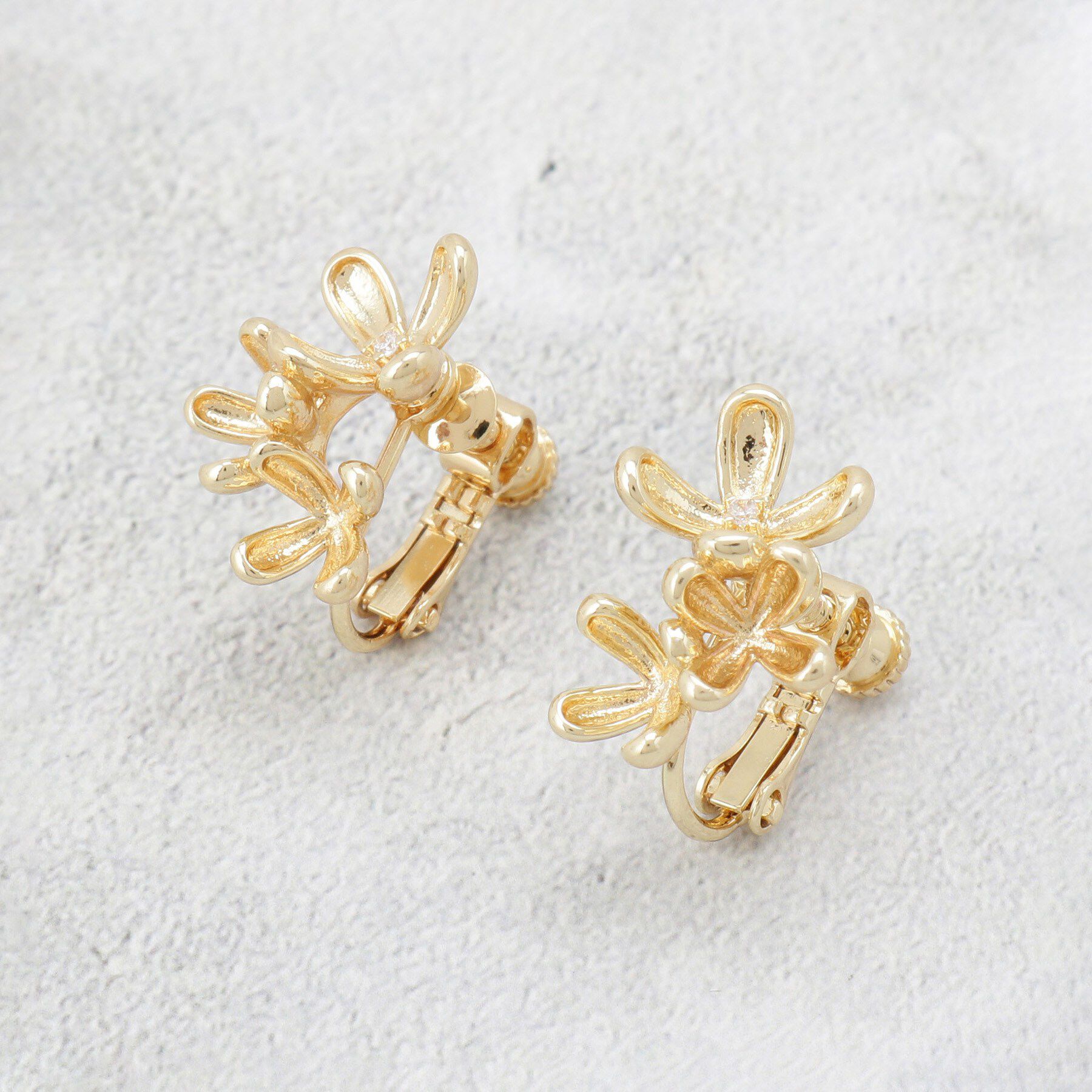 OPAQUE.CLIP「フラワーアッセンブルイヤリング」|イヤリング|ゴールド(007)