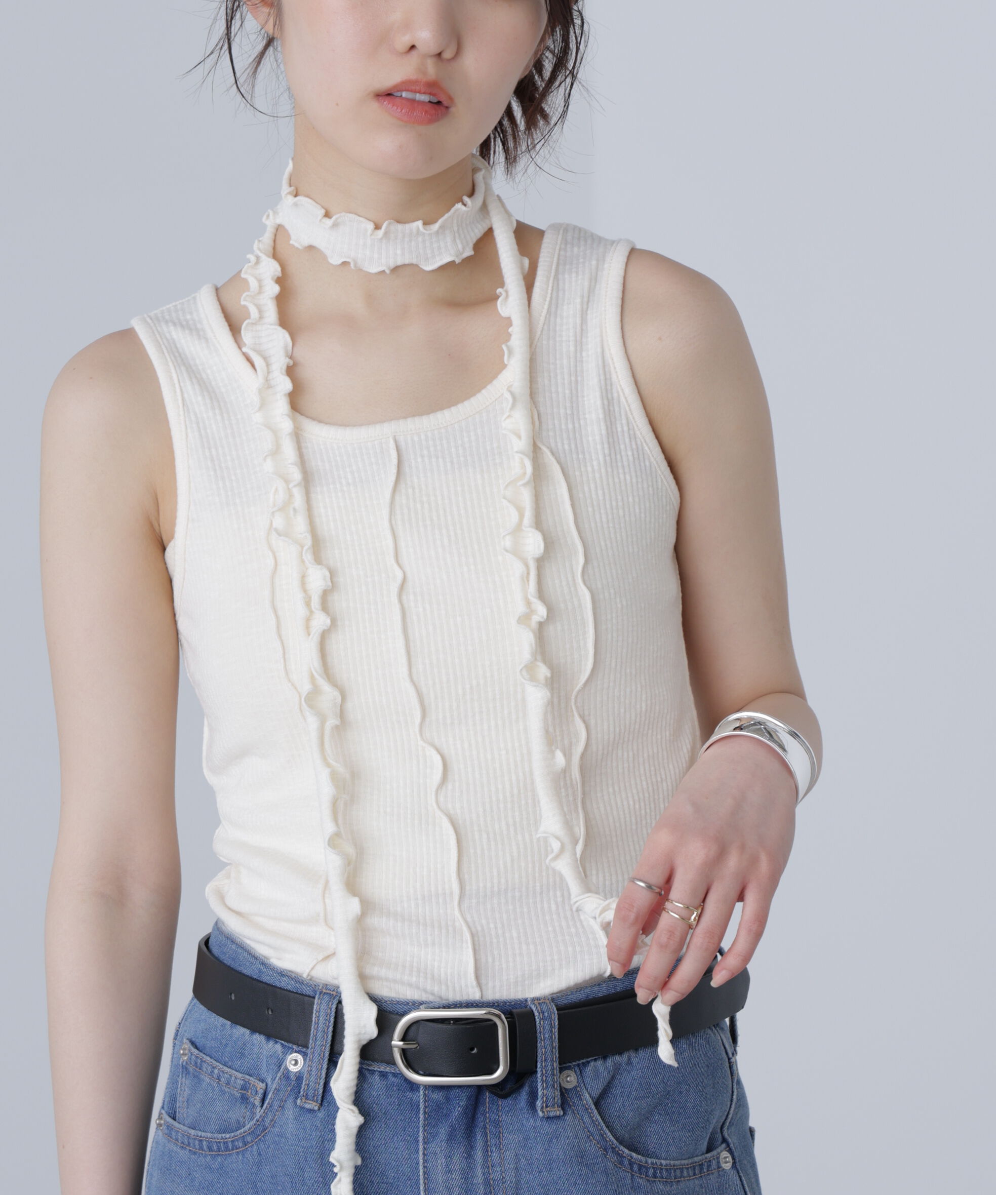  「チョーカー付きフリルディテールタンクトップ」|シャツ・ブラウス|アイボリー