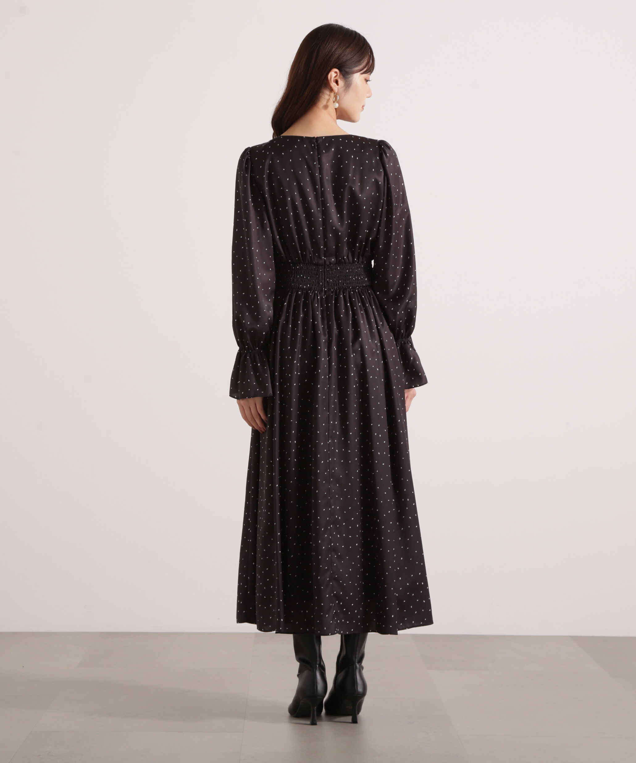 PROPORTION BODY DRESSING「クルミ釦付きギャザーワンピース 25AW」|ワンピース|