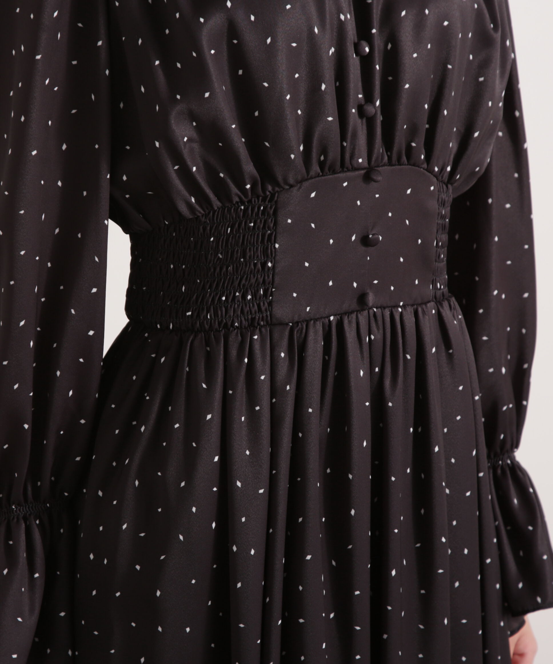 PROPORTION BODY DRESSING「クルミ釦付きギャザーワンピース 25AW」|ワンピース|