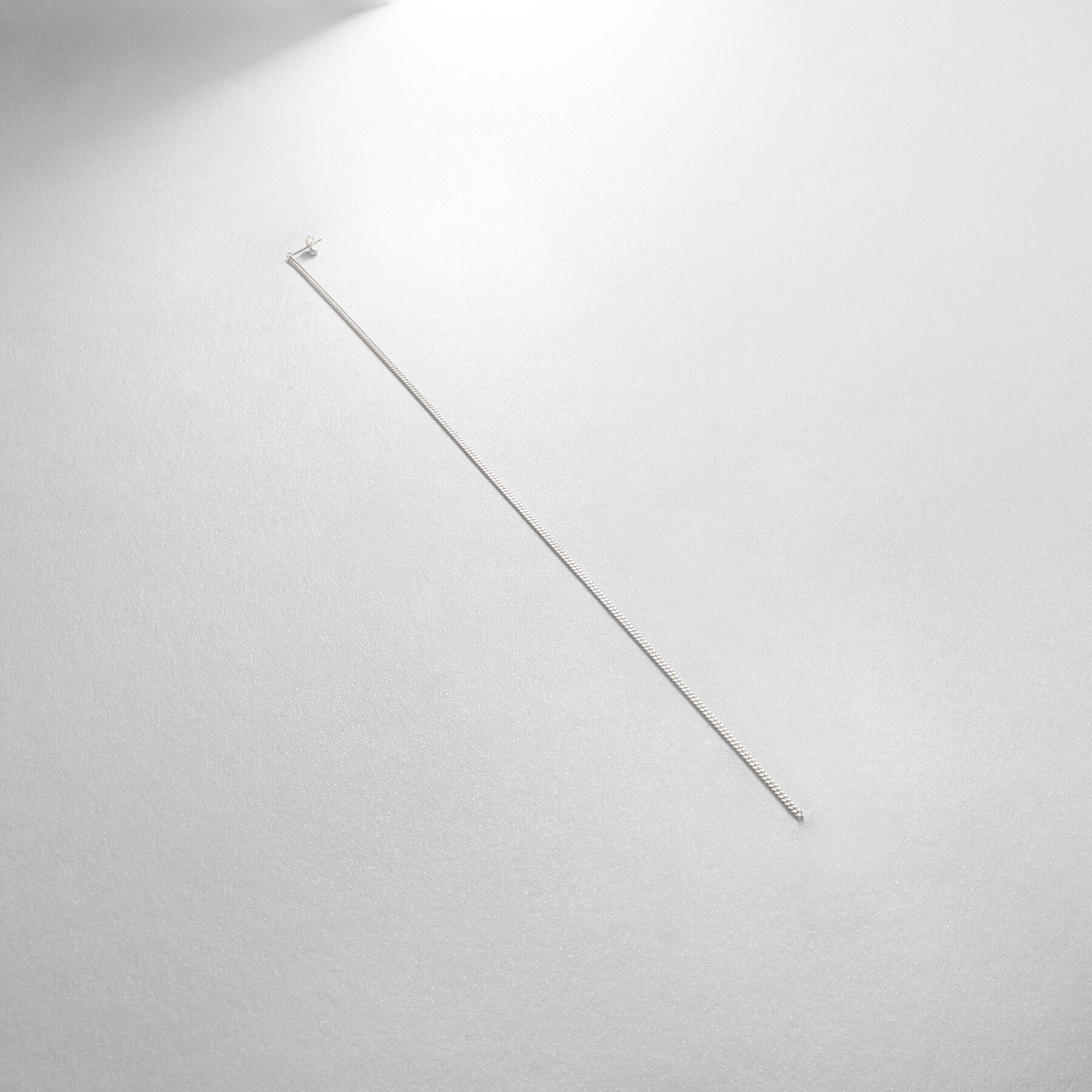 COCOSHNIK ONKITSCH「シルバー チェーンピアス フラットカーブロング（片耳用）」|ピアス|シルバー(600)