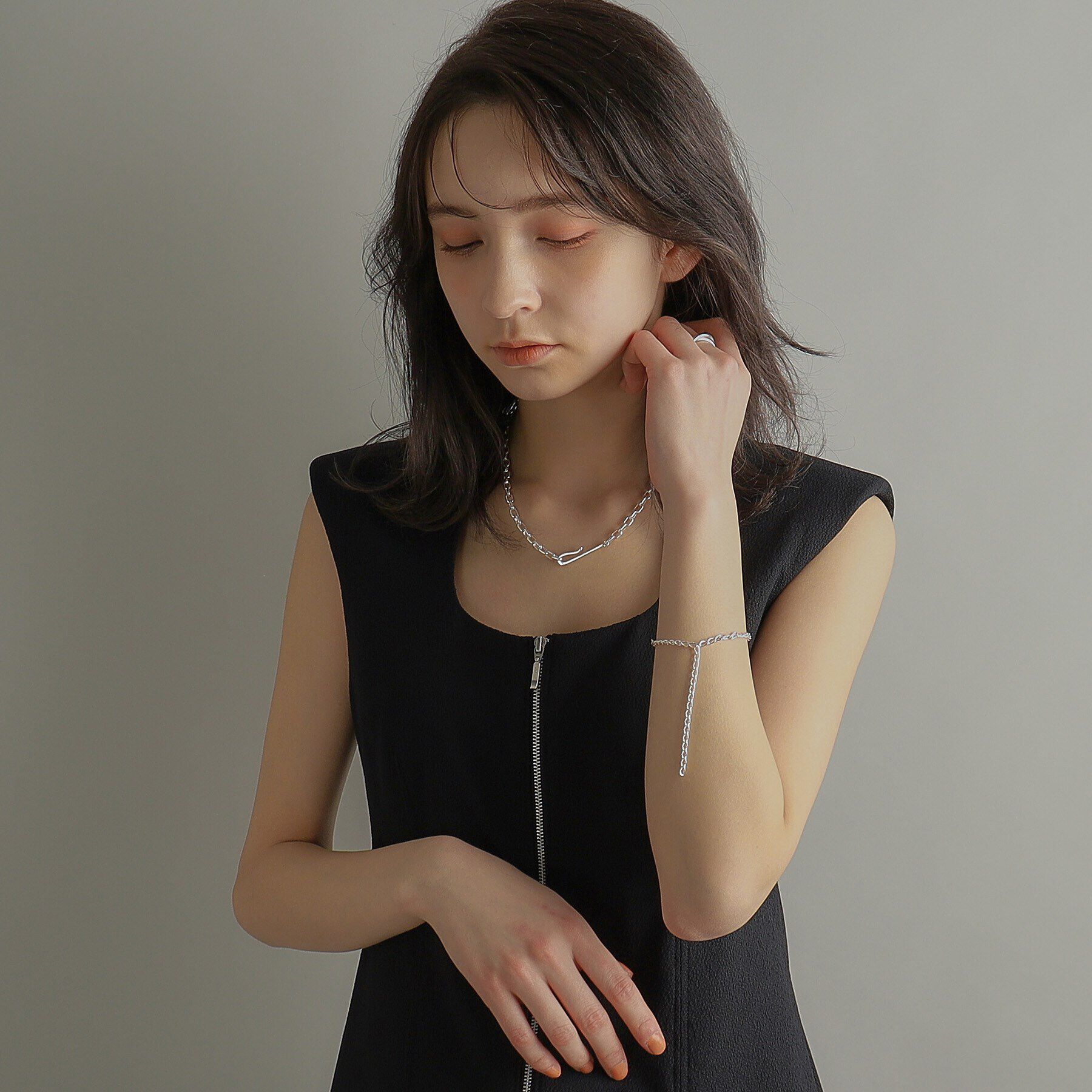 COCOSHNIK ONKITSCH「シルバー ハンギングロングカーブチェーン ブレスレット」|ブレスレット・バングル|