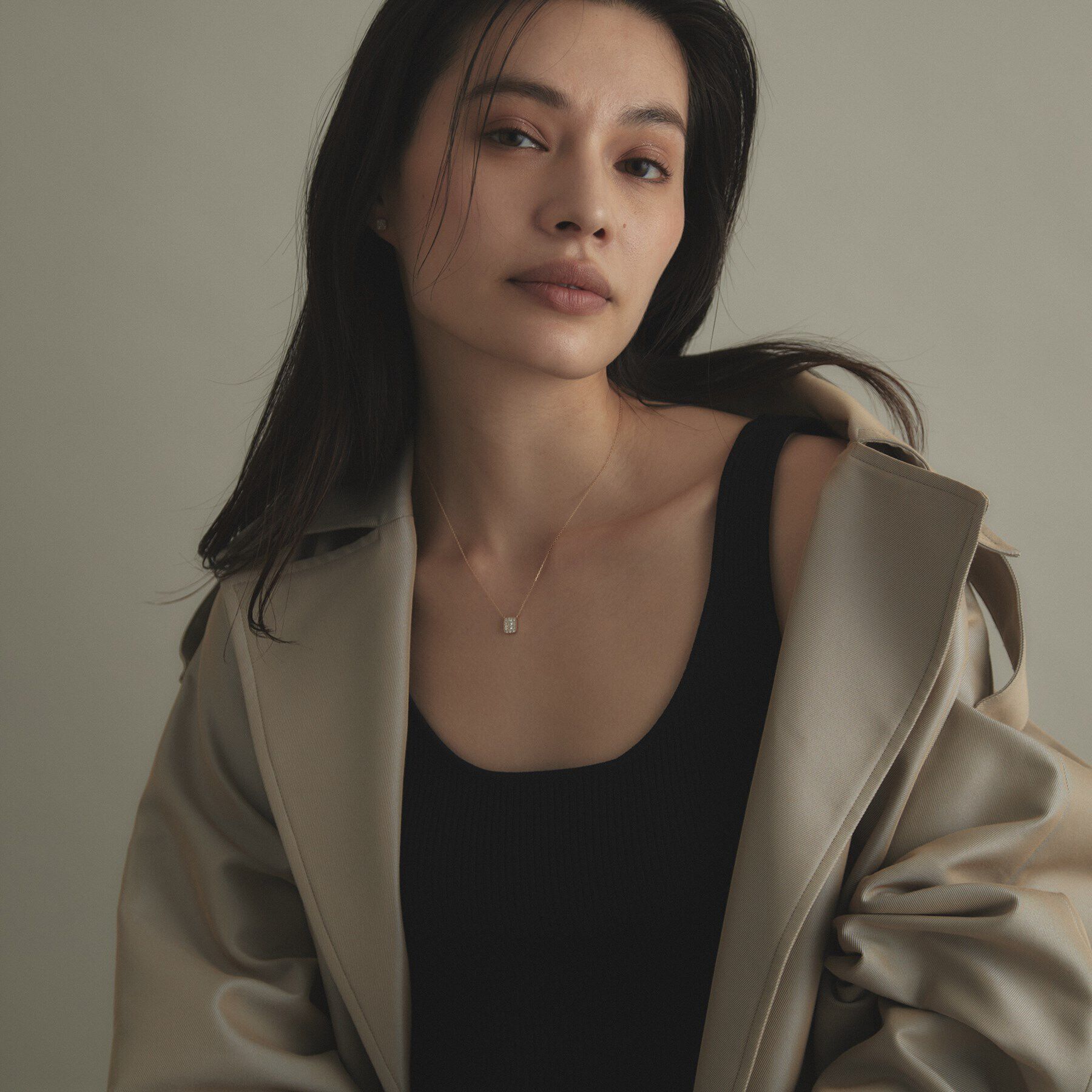 COCOSHNIK「K10【サステナブル】モアサナイトランダムパヴェスクエア ネックレス」|ネックレス|