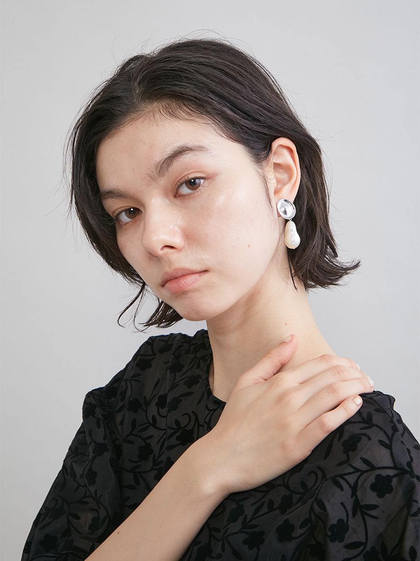 Mila Owen「メタルモチーフパールイヤリング」|イヤリング|