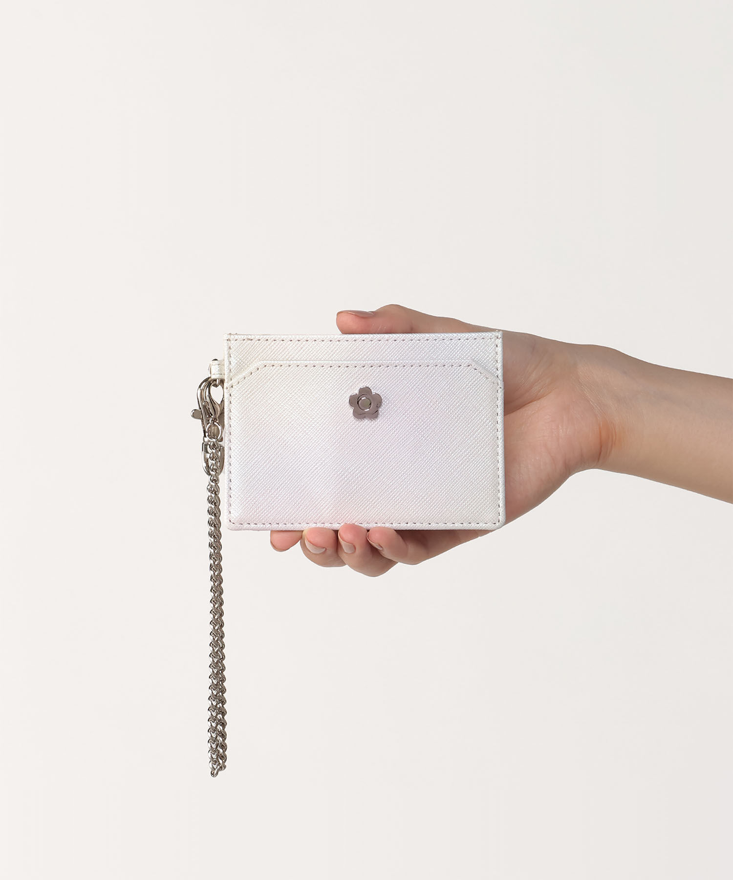 MARY QUANT「ポラリゼーション シングルパスケース」|定期入れ|ホワイト