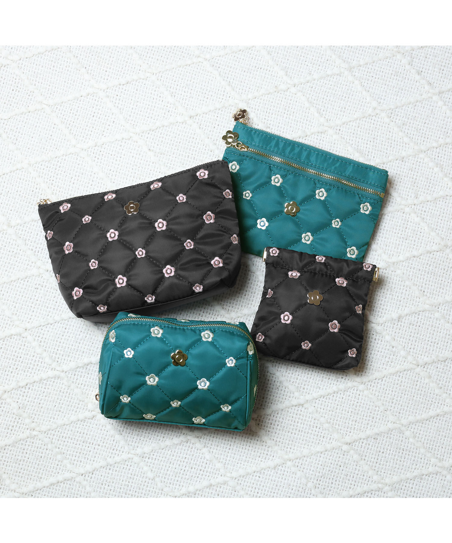 MARY QUANT「キルトデイジー刺繍 2ファスナーポーチ」|ポーチ|