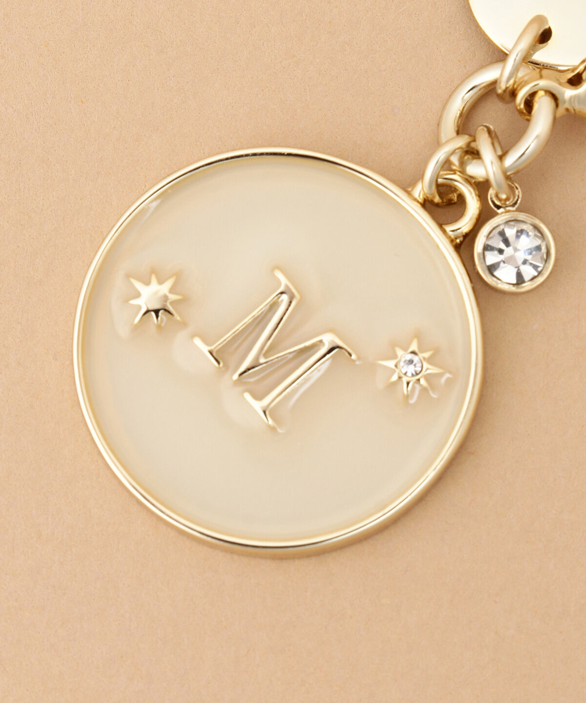 Samantha Thavasa「シャイニーイニシャルファスナーチャーム M」|チャーム・キーホルダー|