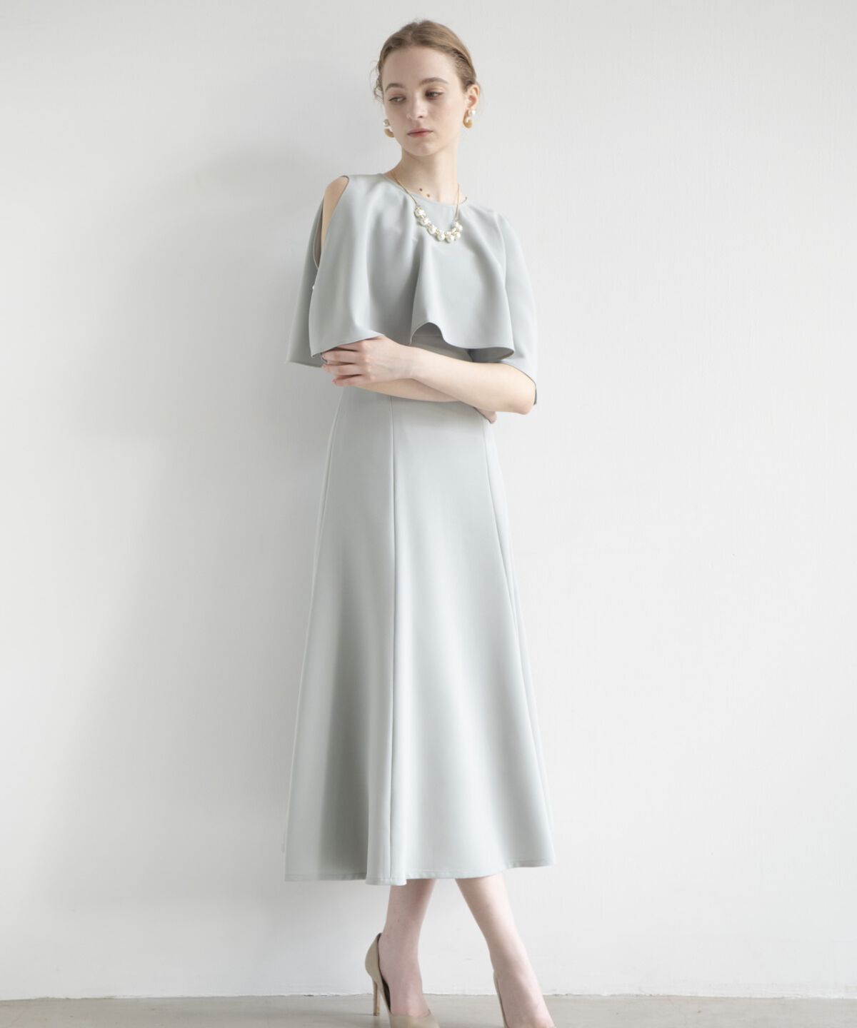 アンドクチュール「ケープレイヤードクルーネックドレス」|ドレス|