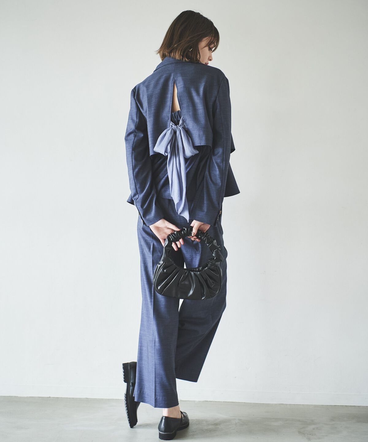 アンドクチュール「シャンブレーバックリボンショートジャケット」|テーラードジャケット|