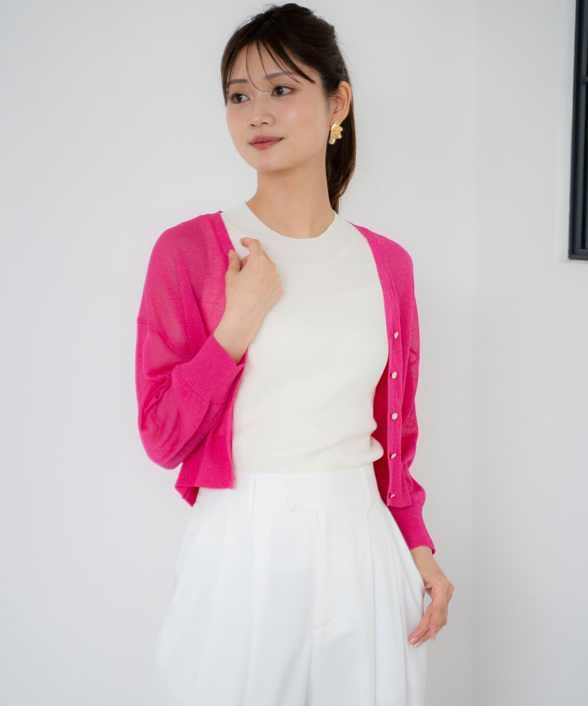 アンドクチュール「シャイニーシアーⅤネックカーディガン」|カーディガン|ピンク