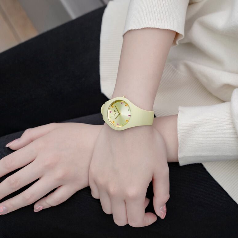 ICE-WATCH「〈ICE-WATCH(ｱｲｽｳｫｯﾁ)〉ICE cosmos ﾏｯﾁｬ ｽﾓｰﾙﾌﾟﾗｽ」|腕時計|GREEN