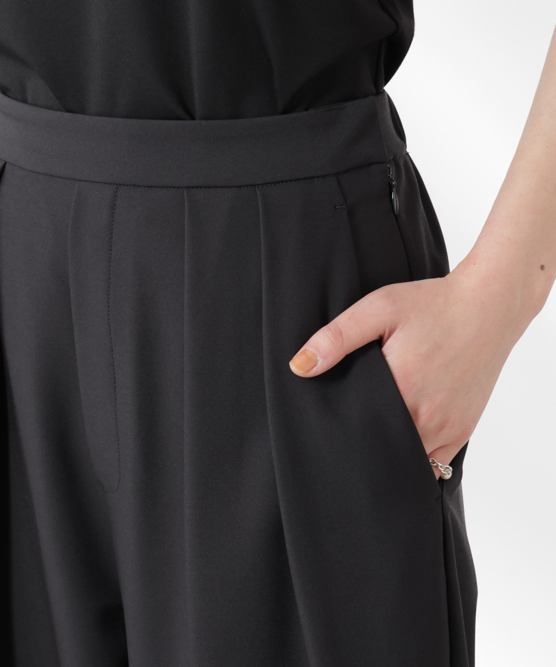 nano･universe「撥水UVストレッチタックワイドパンツ」|チノ|