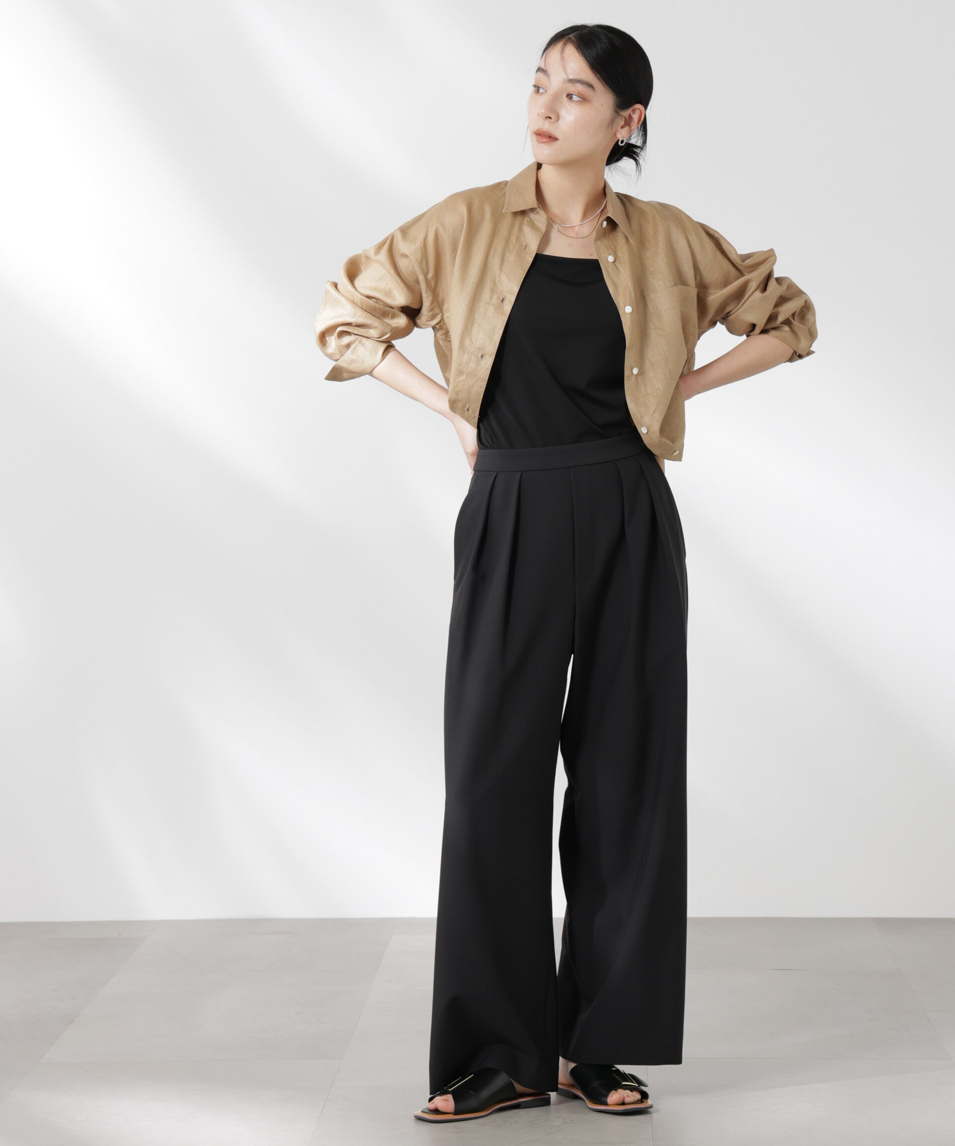 nano･universe「撥水UVストレッチタックワイドパンツ」|チノ|