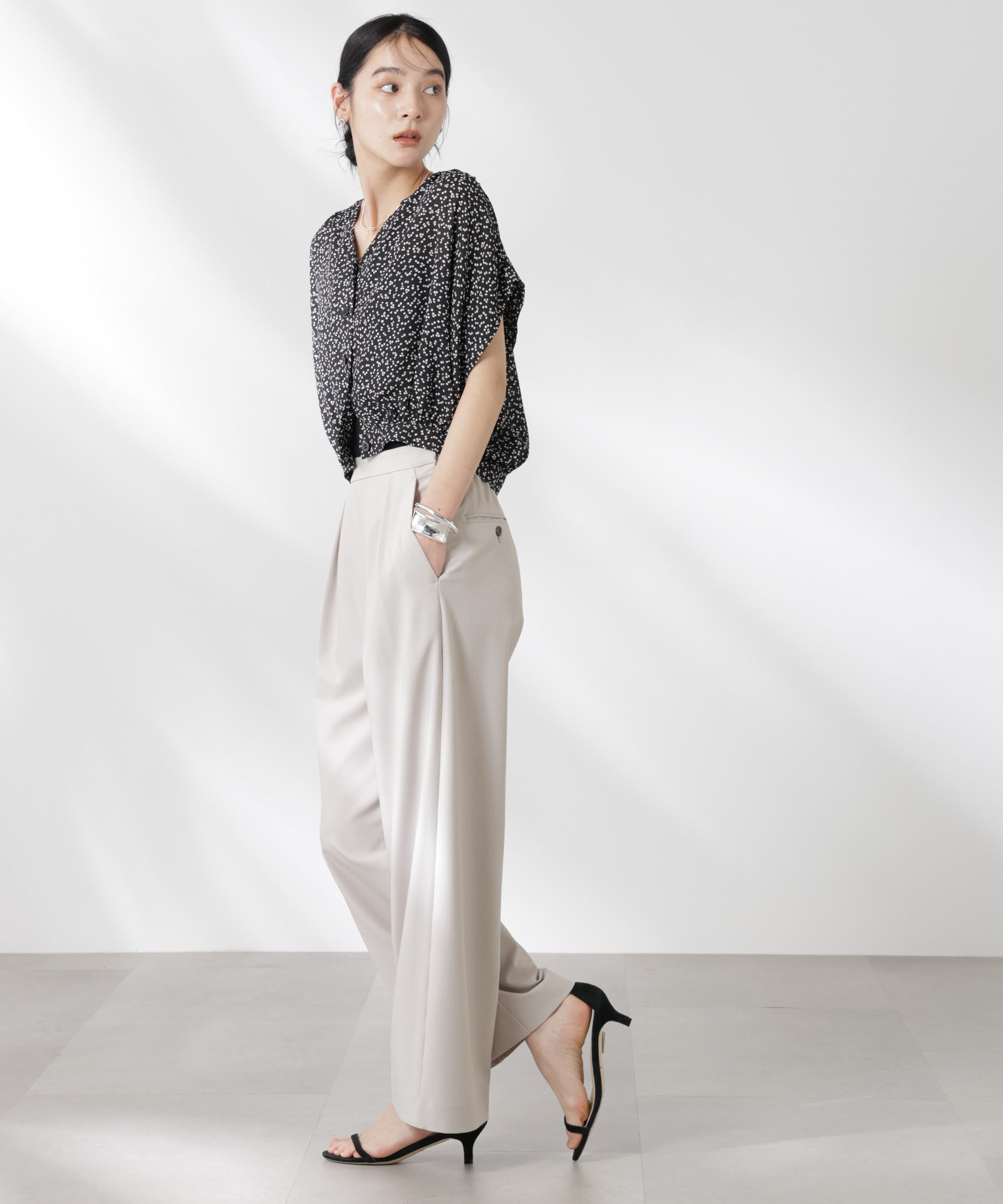 nano･universe「撥水UVストレッチタックワイドパンツ」|チノ|