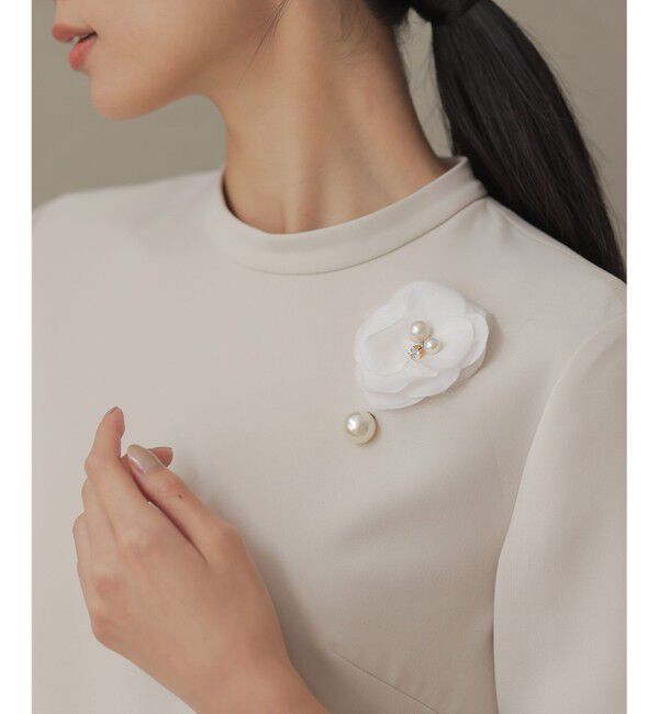 組曲「エアリーカメリアラペルピン」|ブローチ・コサージュ|アイボリー系