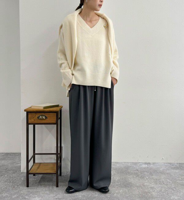 fredy emue「CASHMILE WOOL Vネックプルオーバー（ブローチ付き）」|ニット・セーター|