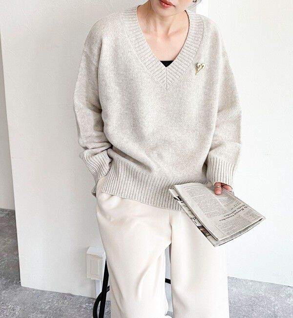 fredy emue「CASHMILE WOOL Vネックプルオーバー（ブローチ付き）」|ニット・セーター|