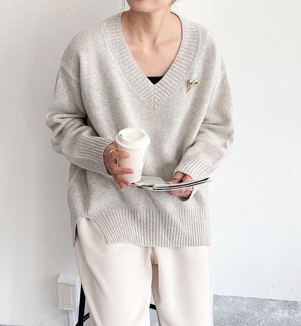 fredy emue「CASHMILE WOOL Vネックプルオーバー（ブローチ付き）」|ニット・セーター|