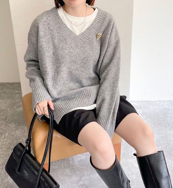 fredy emue「CASHMILE WOOL Vネックプルオーバー（ブローチ付き）」|ニット・セーター|